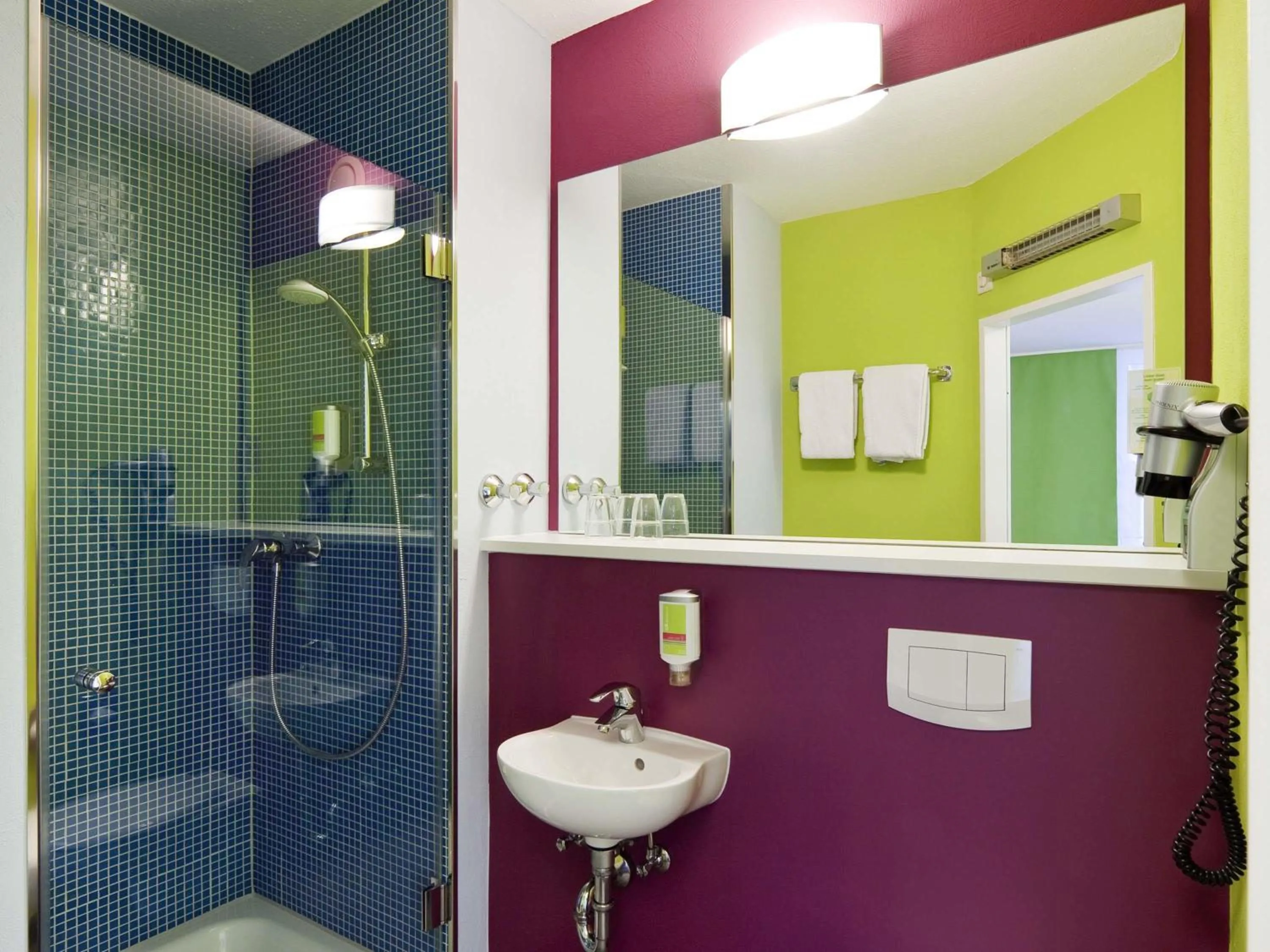 Bedroom in ibis Styles Duesseldorf-Neuss