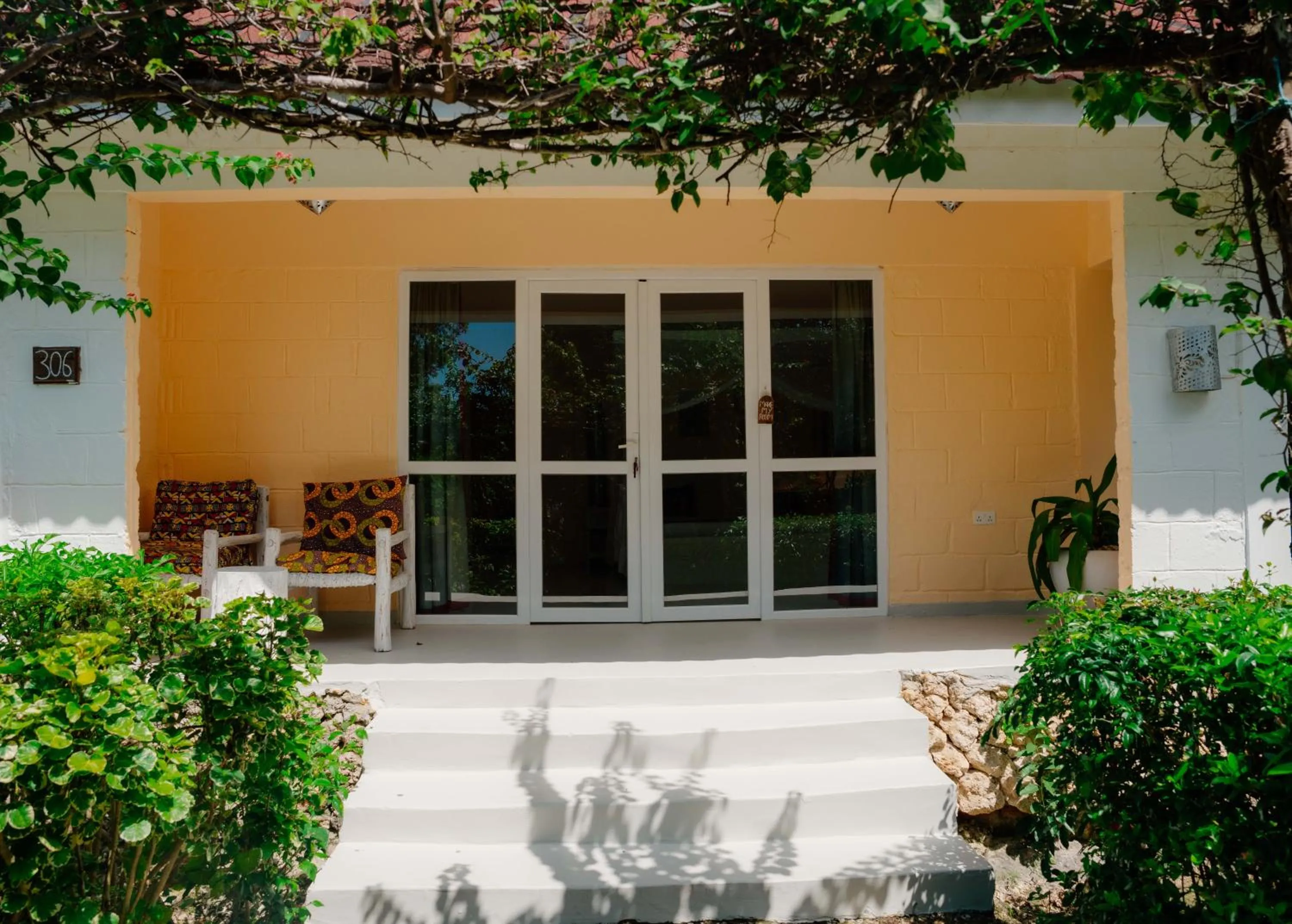 Balcony/Terrace in Pearl Beach by Sansi