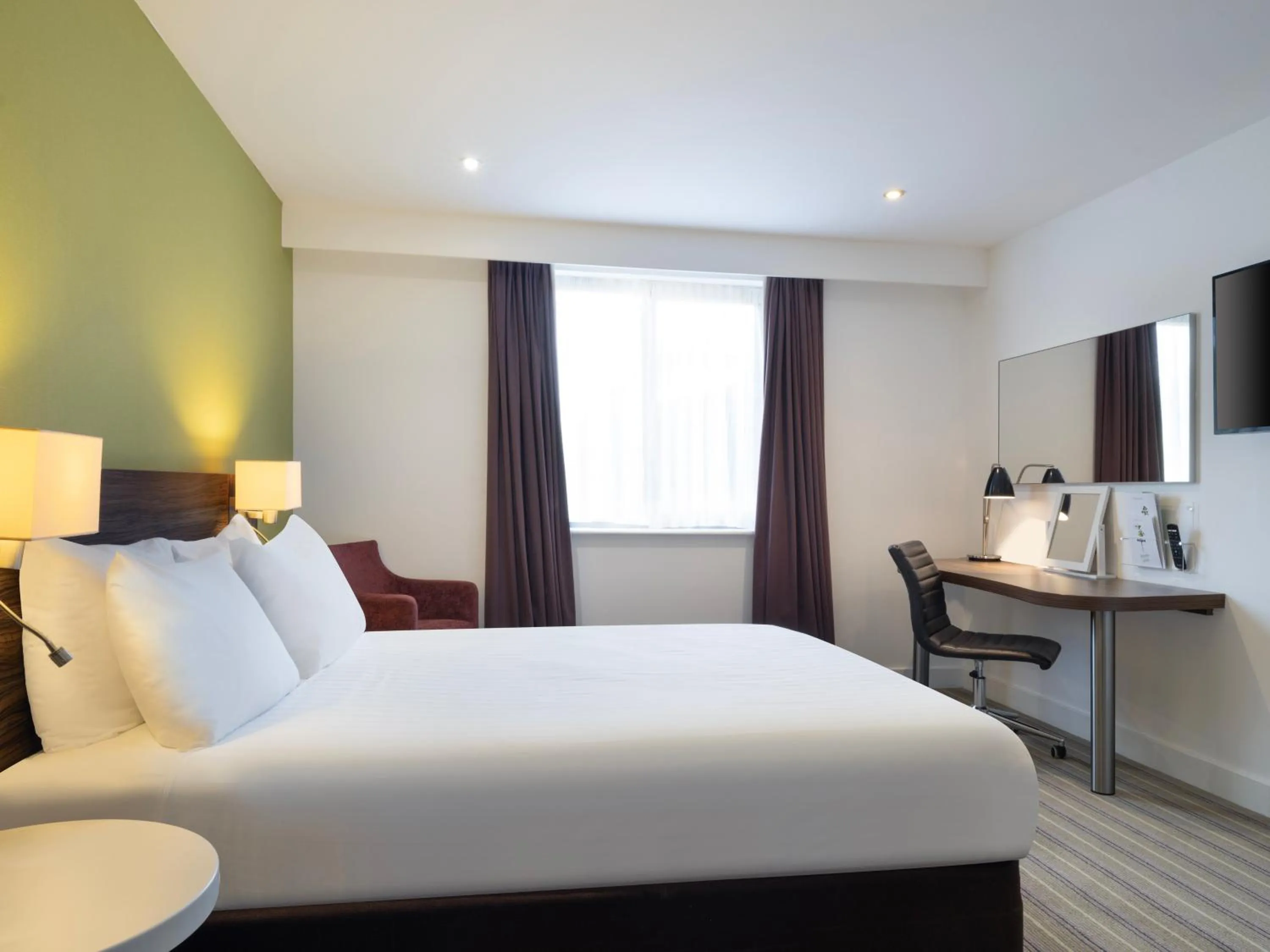 Photo of the whole room, Bed in Holiday Inn Huntingdon Racecourse by IHG