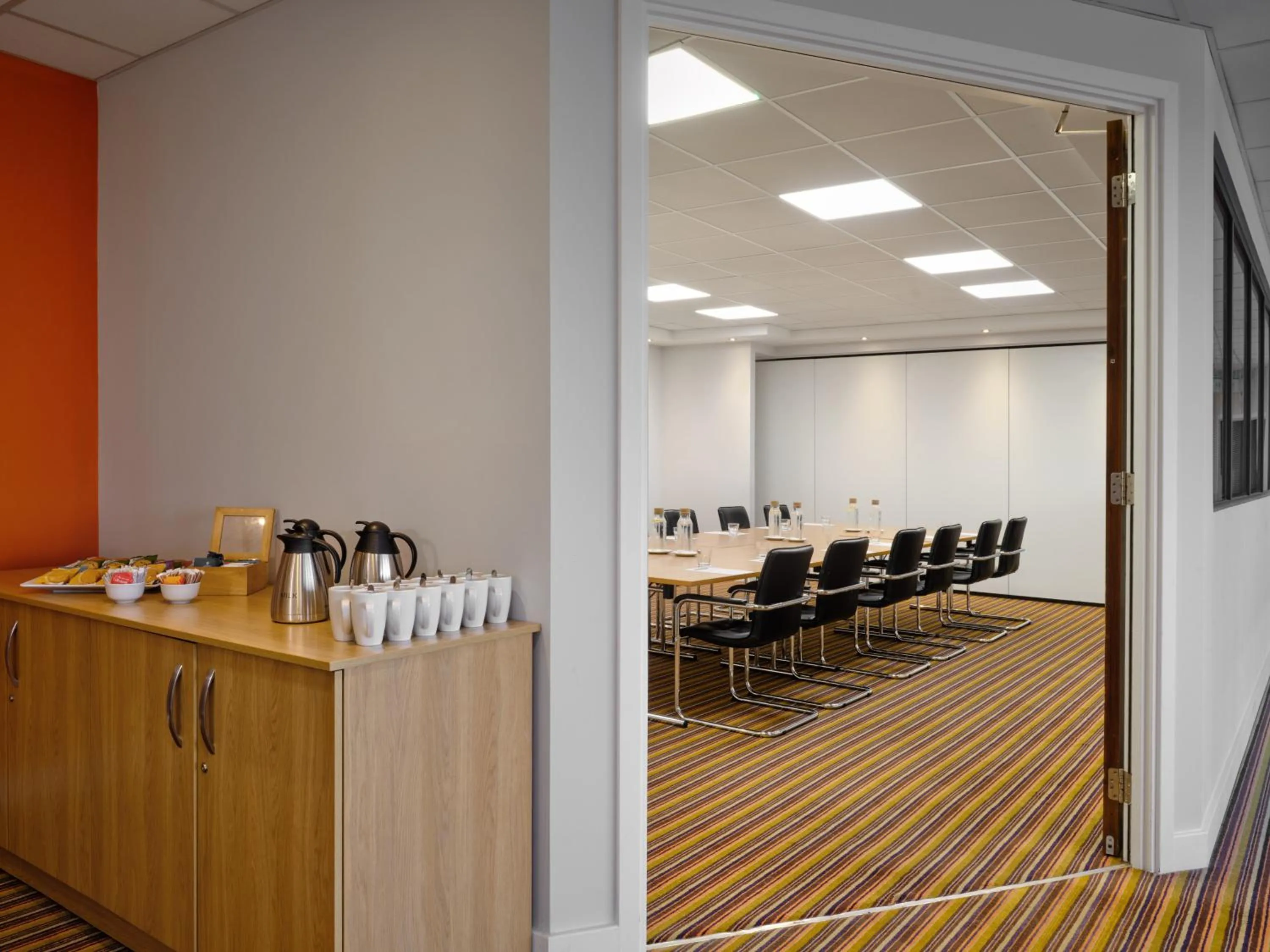Meeting/conference room in Holiday Inn Huntingdon Racecourse by IHG
