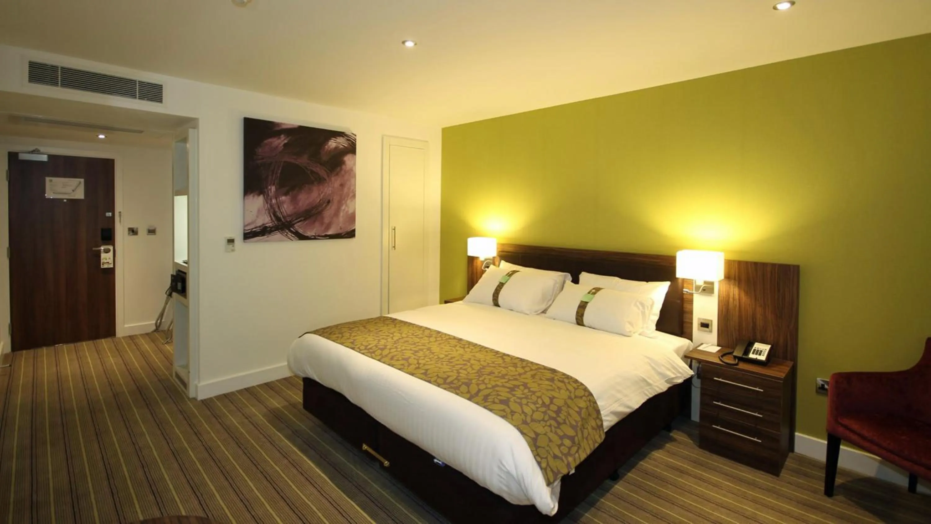 Photo of the whole room, Bed in Holiday Inn Huntingdon Racecourse by IHG