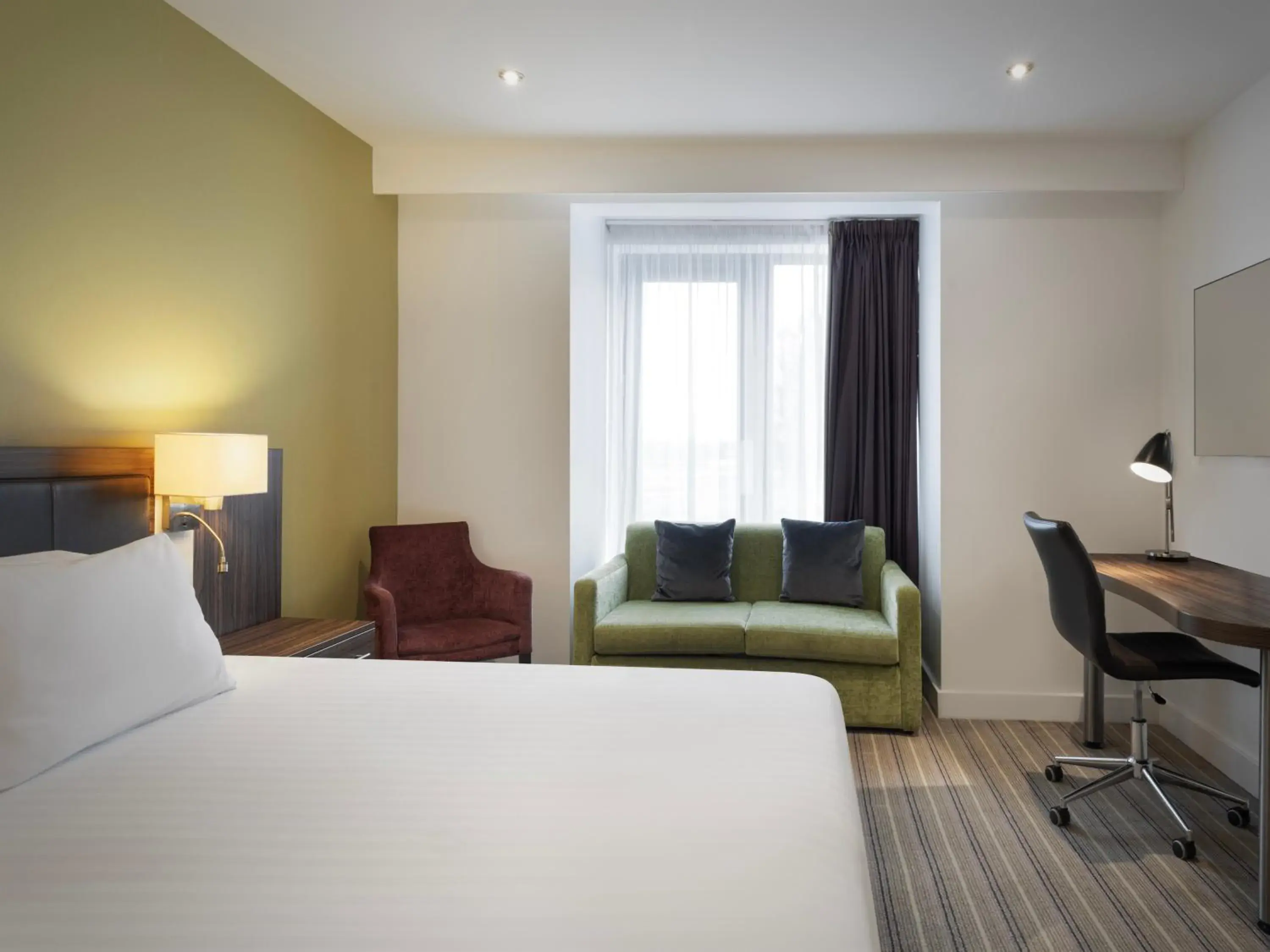 Bedroom, Bed in Holiday Inn Huntingdon Racecourse by IHG Bedroom, Bed in Holiday Inn Huntingdon Racecourse by IHG