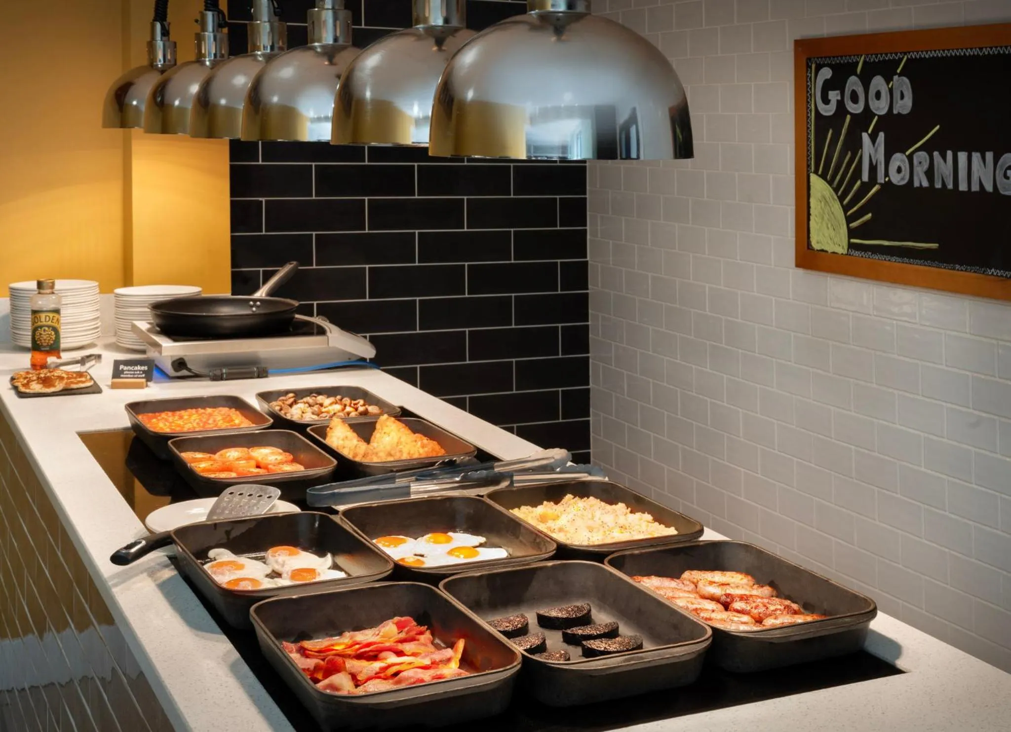 Breakfast in Holiday Inn Huntingdon Racecourse by IHG