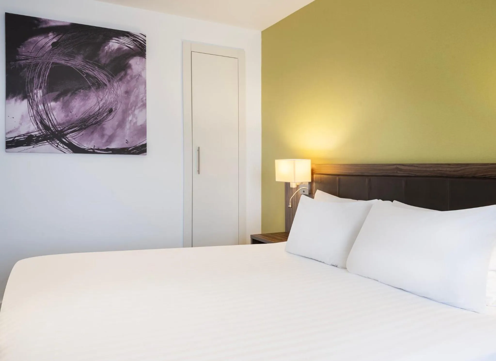 Photo of the whole room, Bed in Holiday Inn Huntingdon Racecourse by IHG