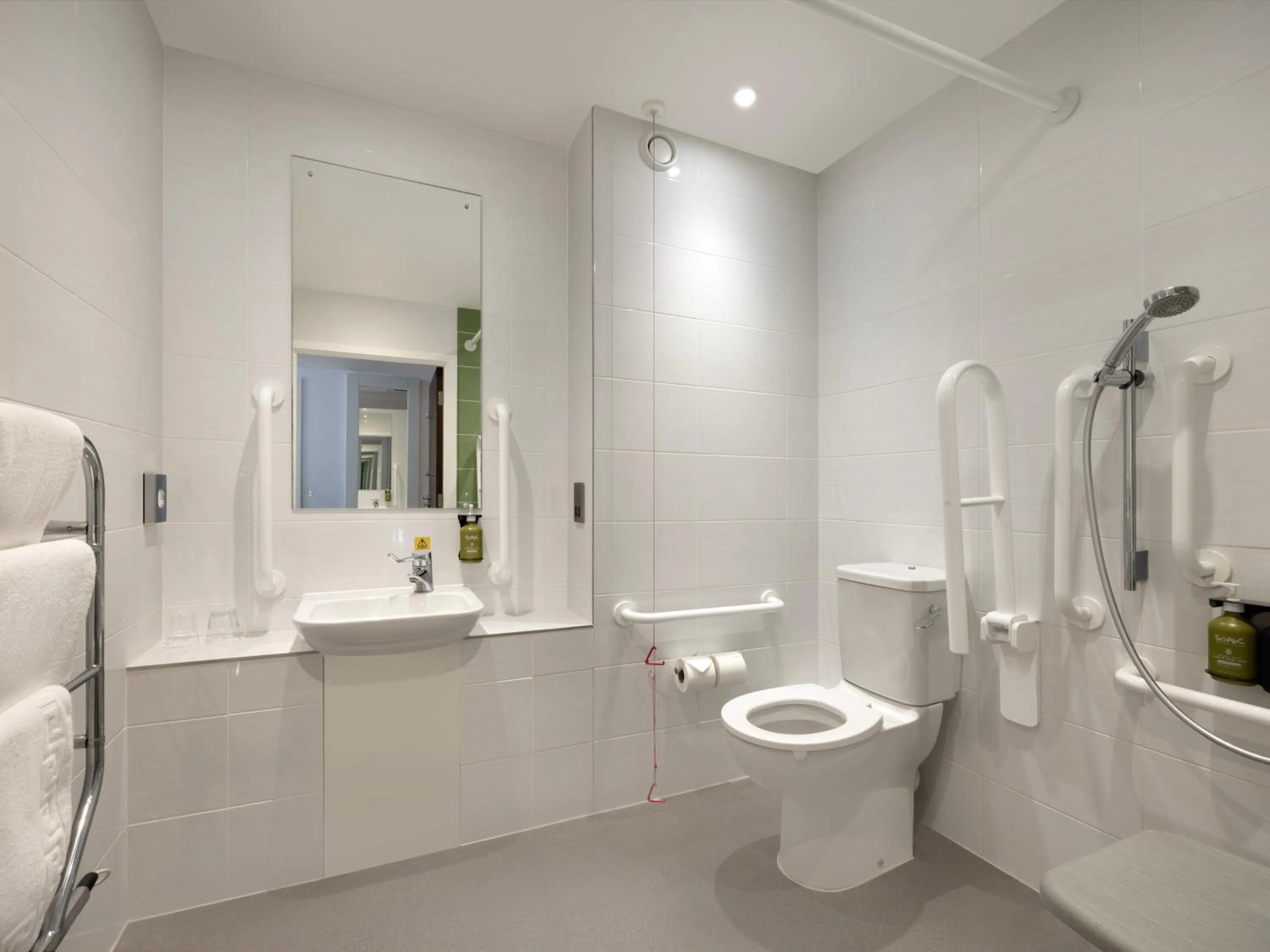 Bedroom in Holiday Inn Huntingdon Racecourse by IHG