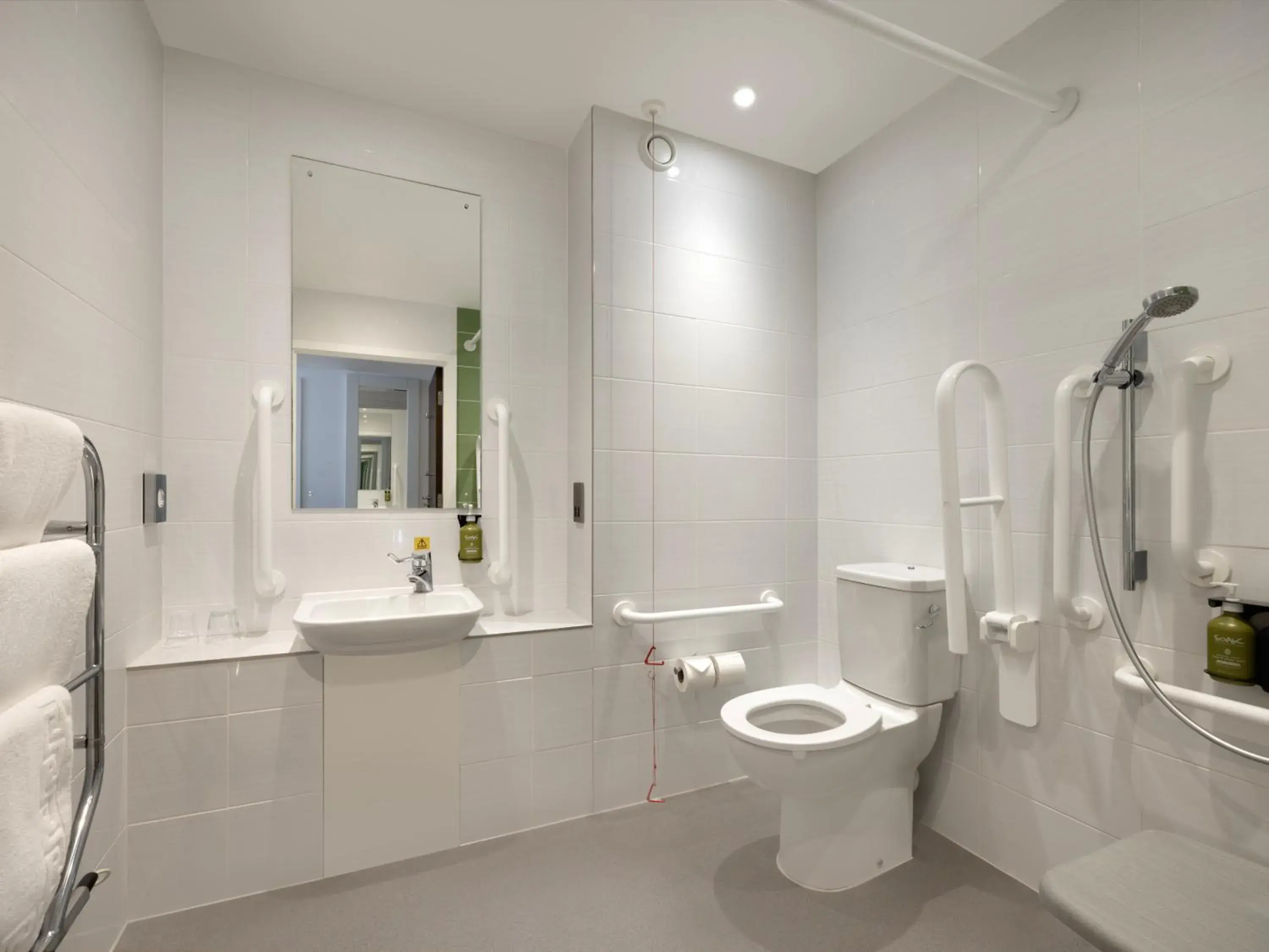 Bedroom in Holiday Inn Huntingdon Racecourse by IHG Bedroom in Holiday Inn Huntingdon Racecourse by IHG