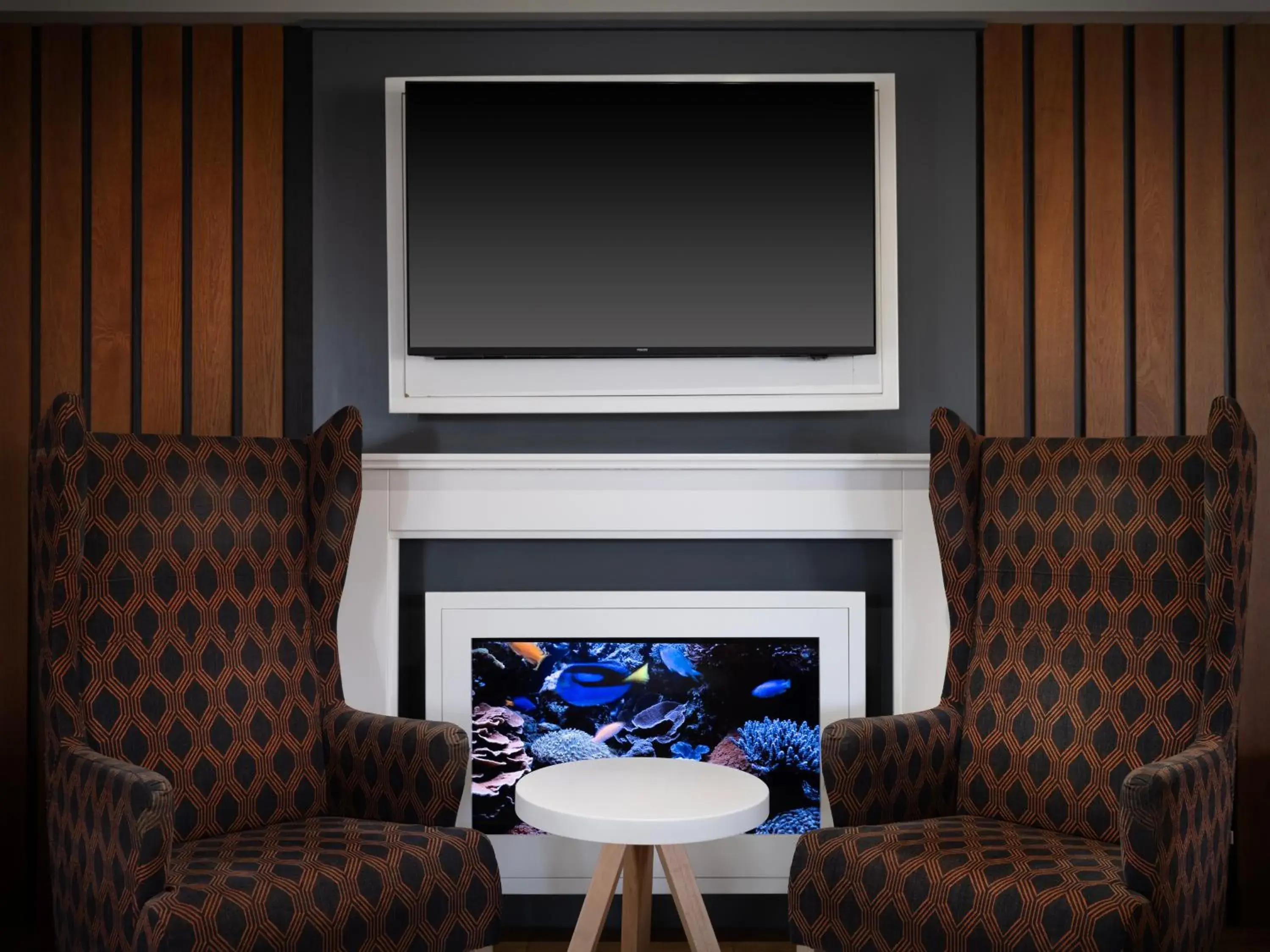 Lounge or bar in Holiday Inn Huntingdon Racecourse by IHG Lounge or bar in Holiday Inn Huntingdon Racecourse by IHG