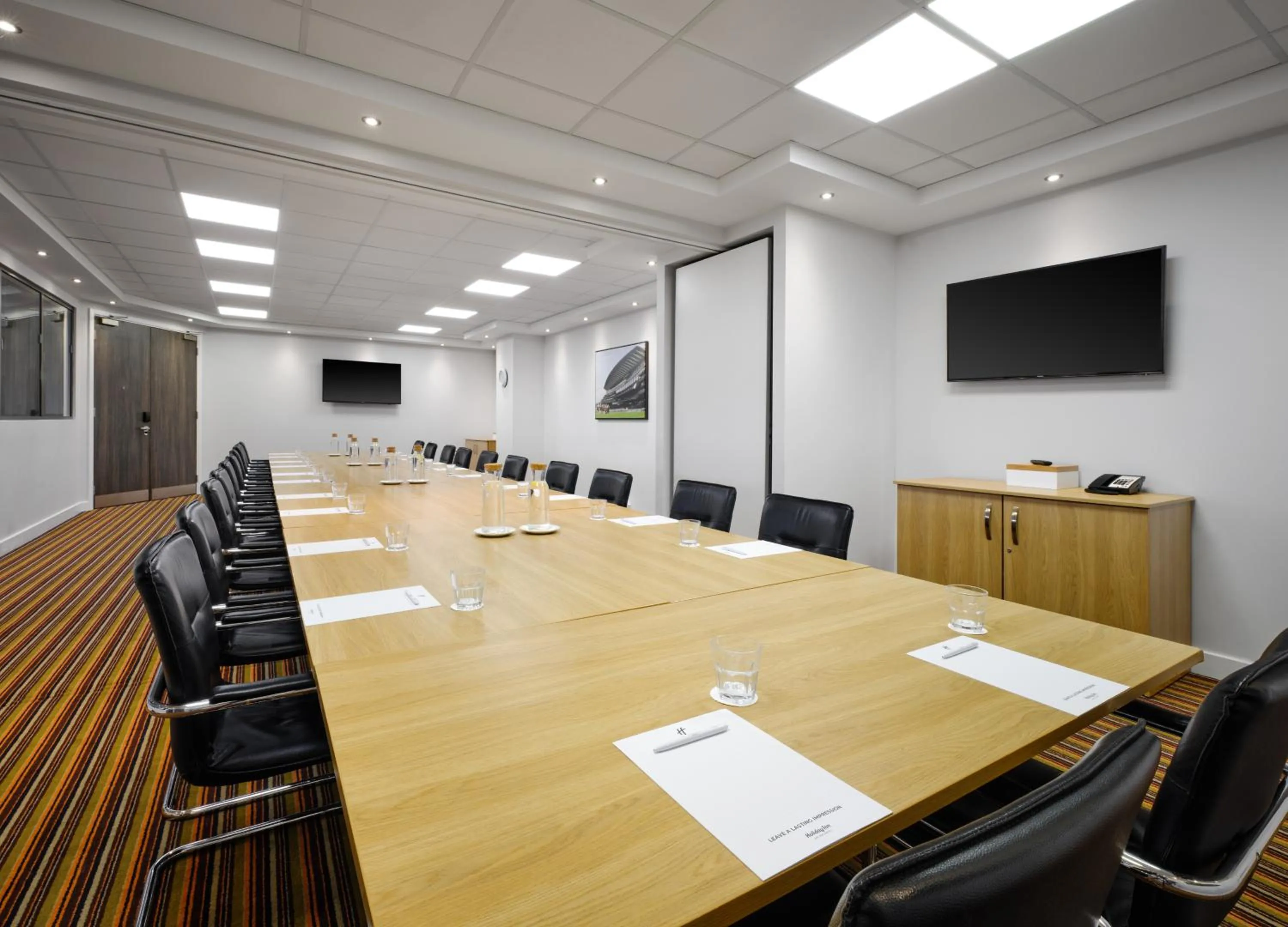 Meeting/conference room in Holiday Inn Huntingdon Racecourse by IHG