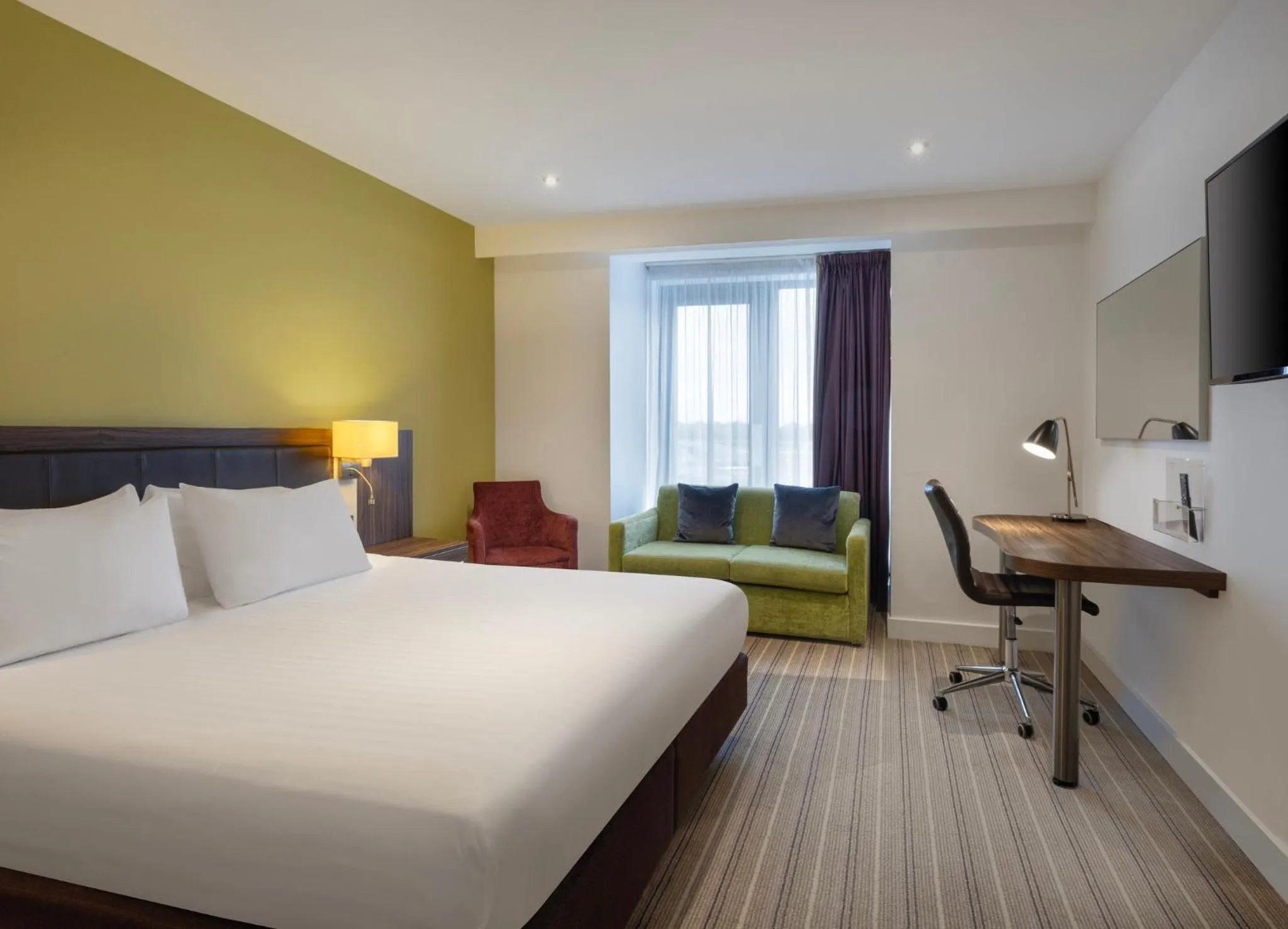 Photo of the whole room, Bed in Holiday Inn Huntingdon Racecourse by IHG