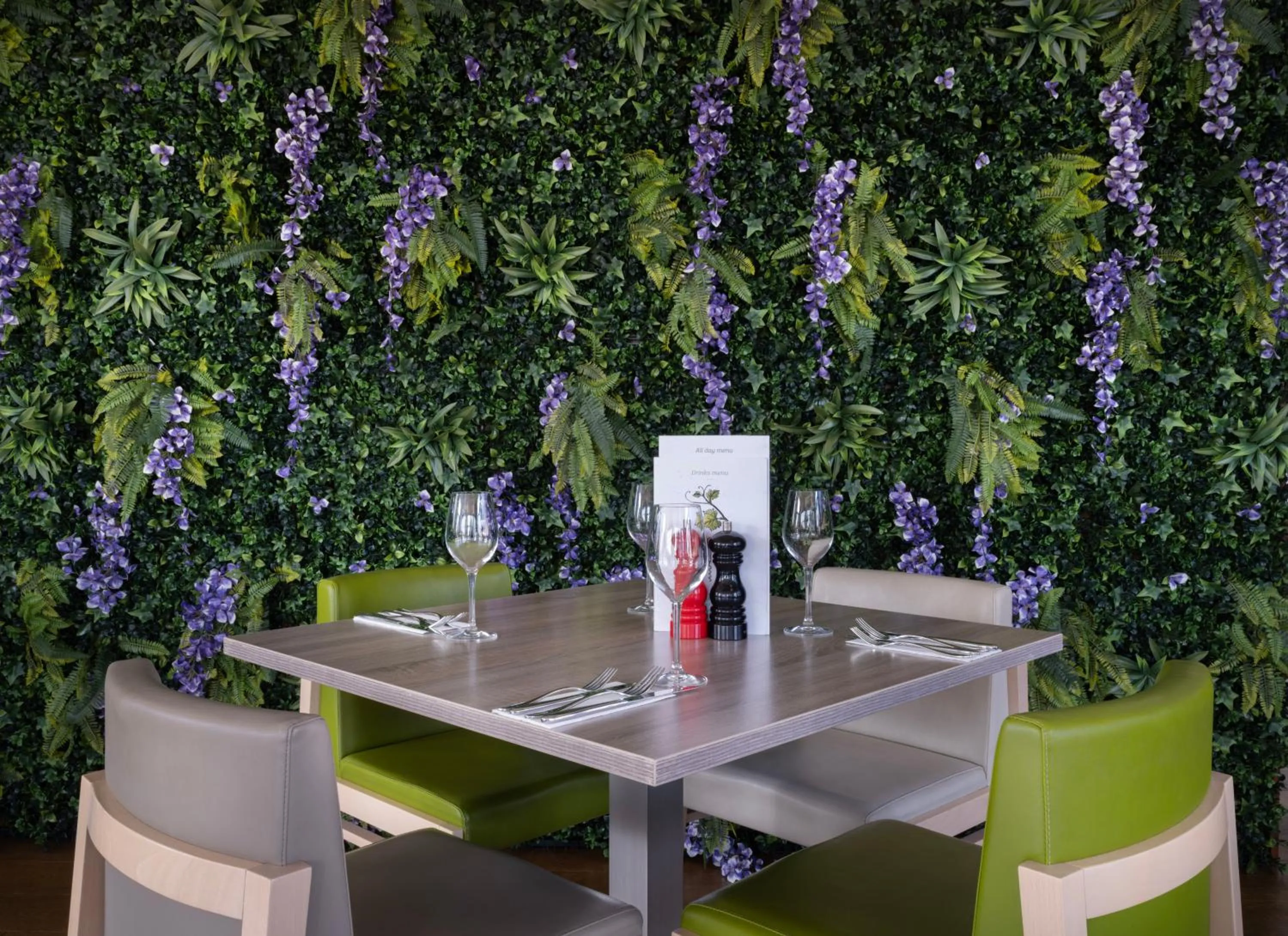 Restaurant/places to eat in Holiday Inn Huntingdon Racecourse by IHG