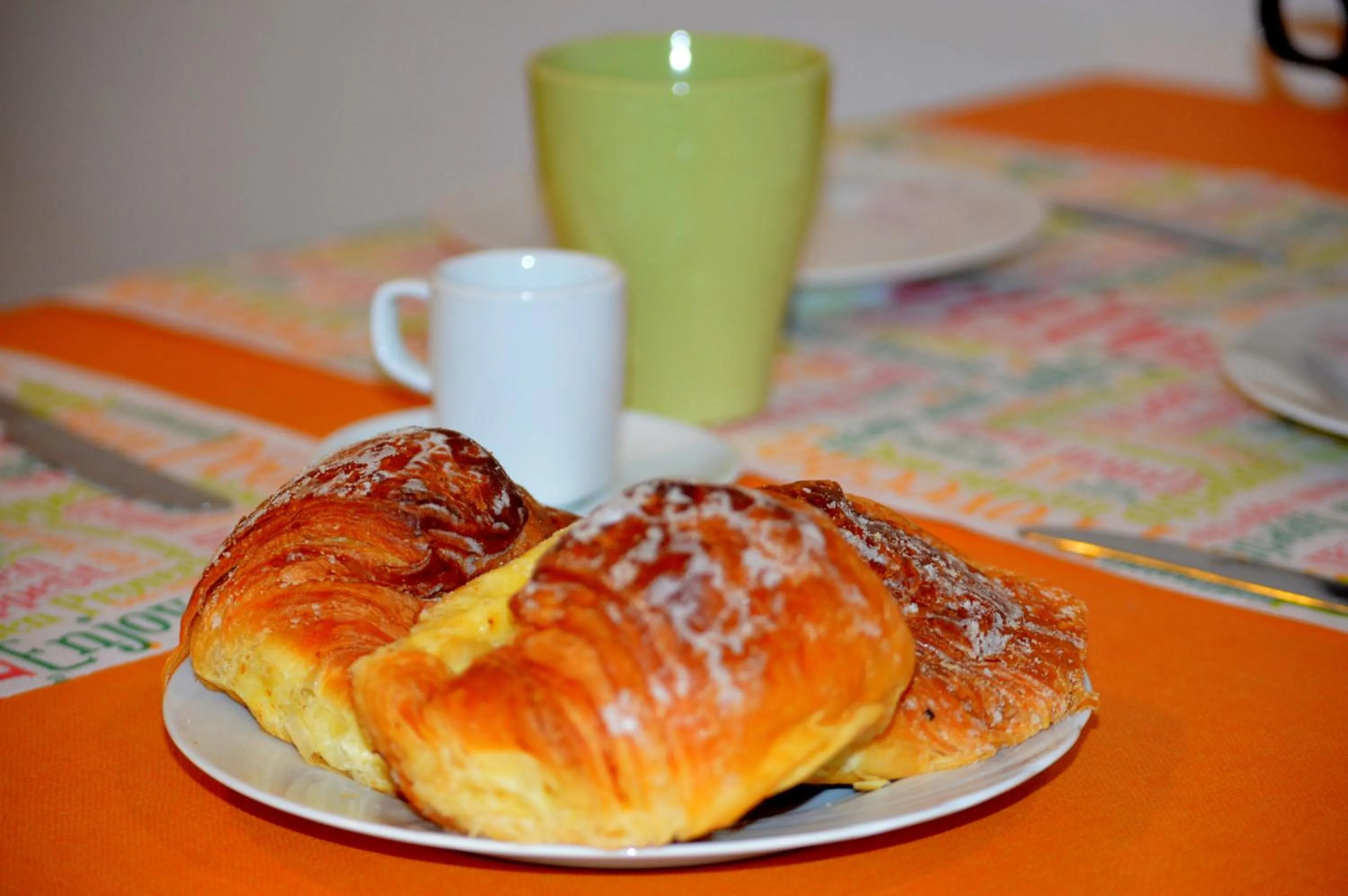 Food and drinks in Check-Inn Rooms