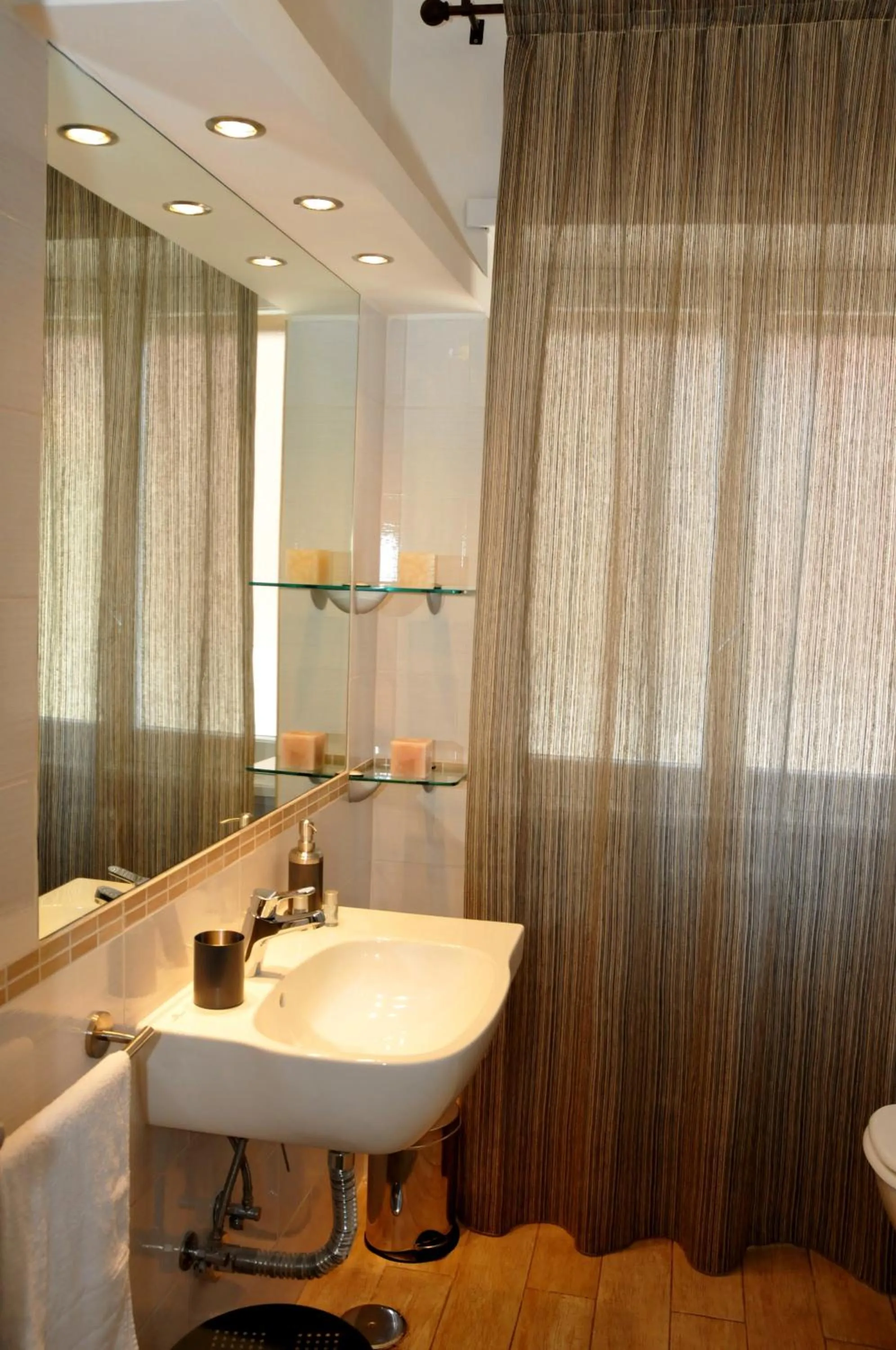 Bathroom in Check-Inn Rooms