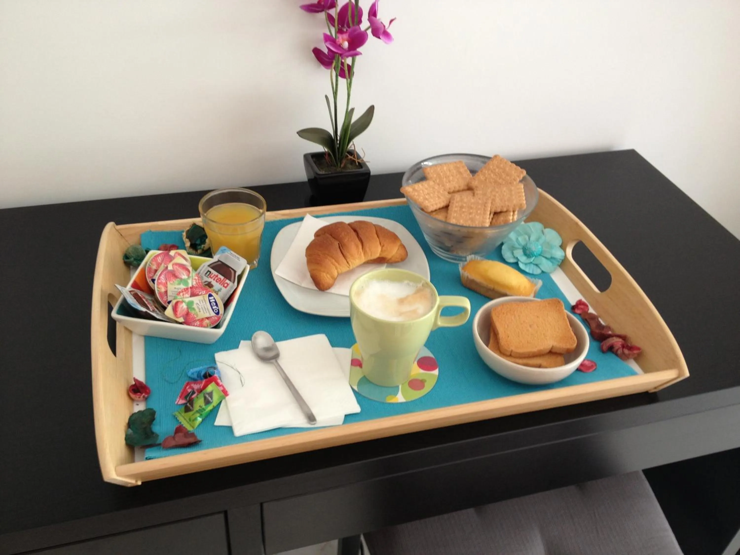 Food in Check-Inn Rooms