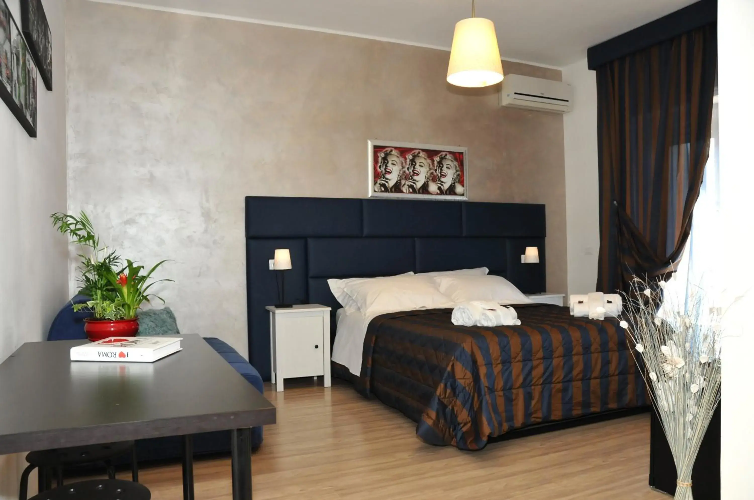 Check-Inn Rooms Check-Inn Rooms