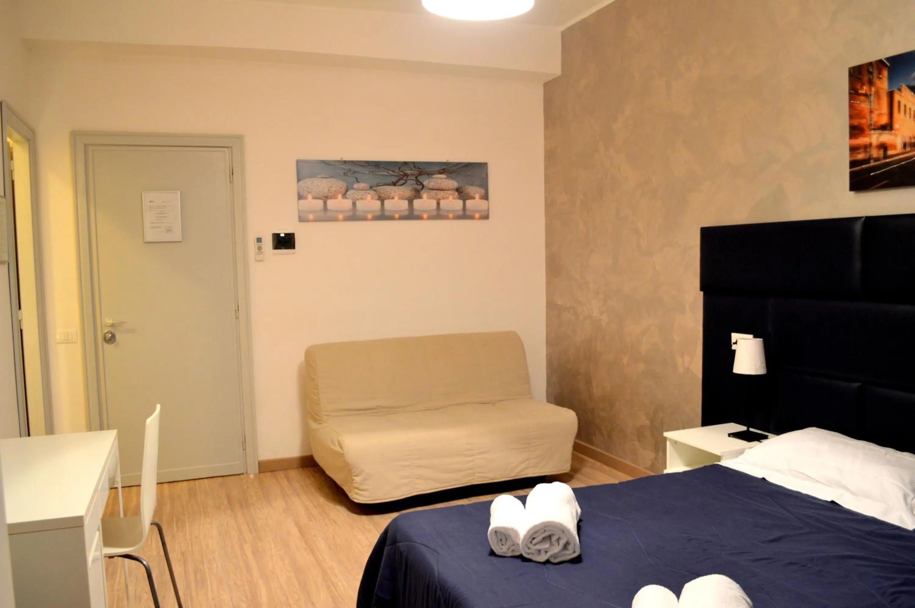 Photo of the whole room, Bed in Check-Inn Rooms