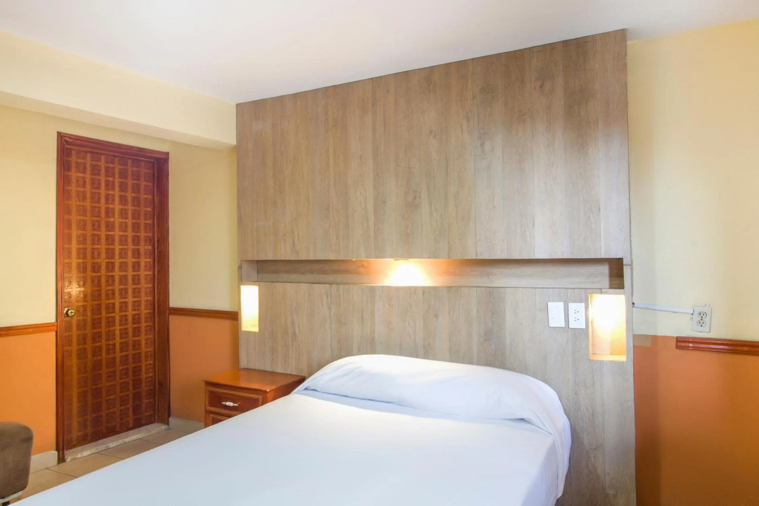 Bedroom, Bed in OYO Hotel San Agustin