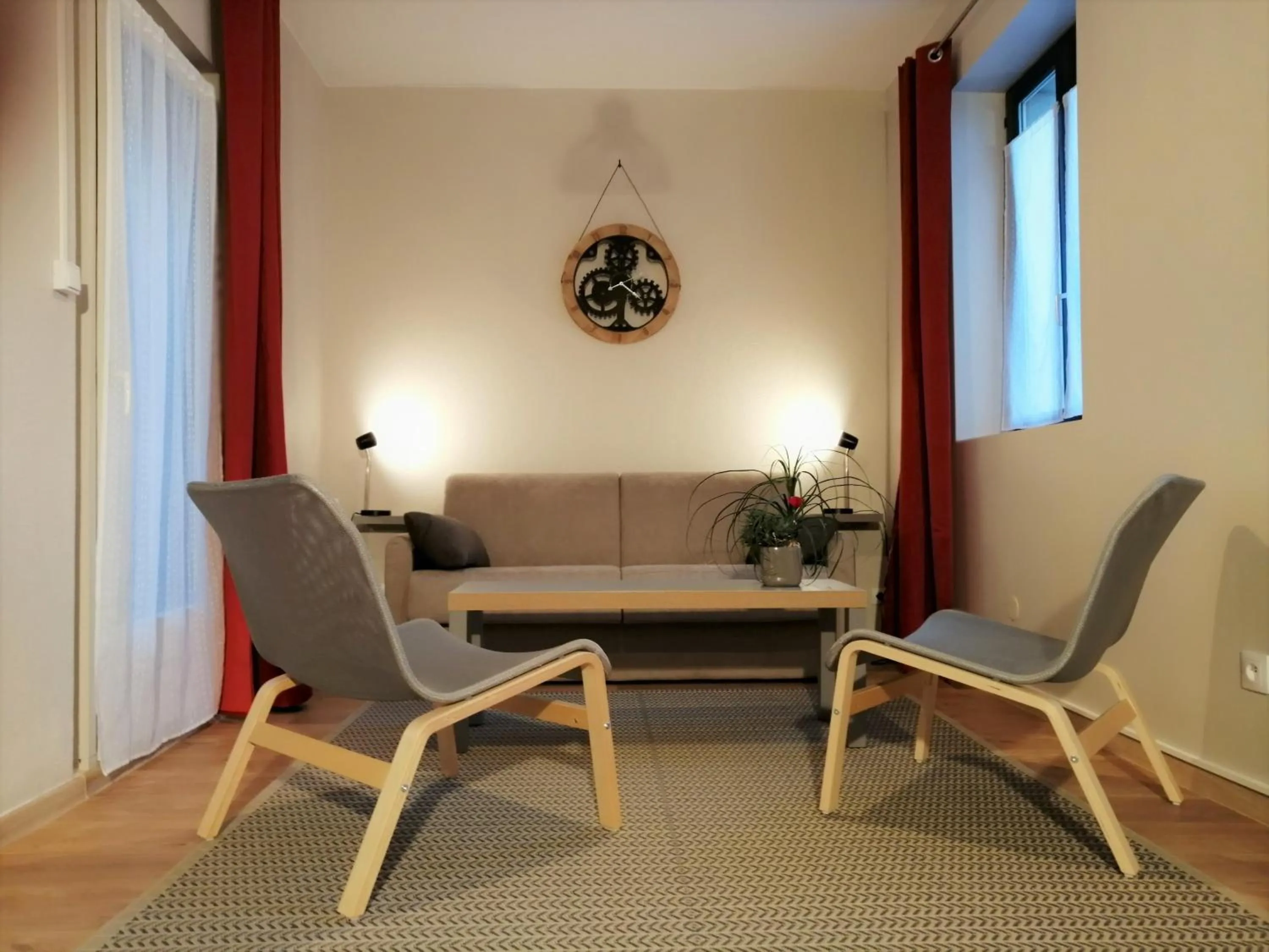 One-Bedroom Apartment with Terrace in Côté Cour