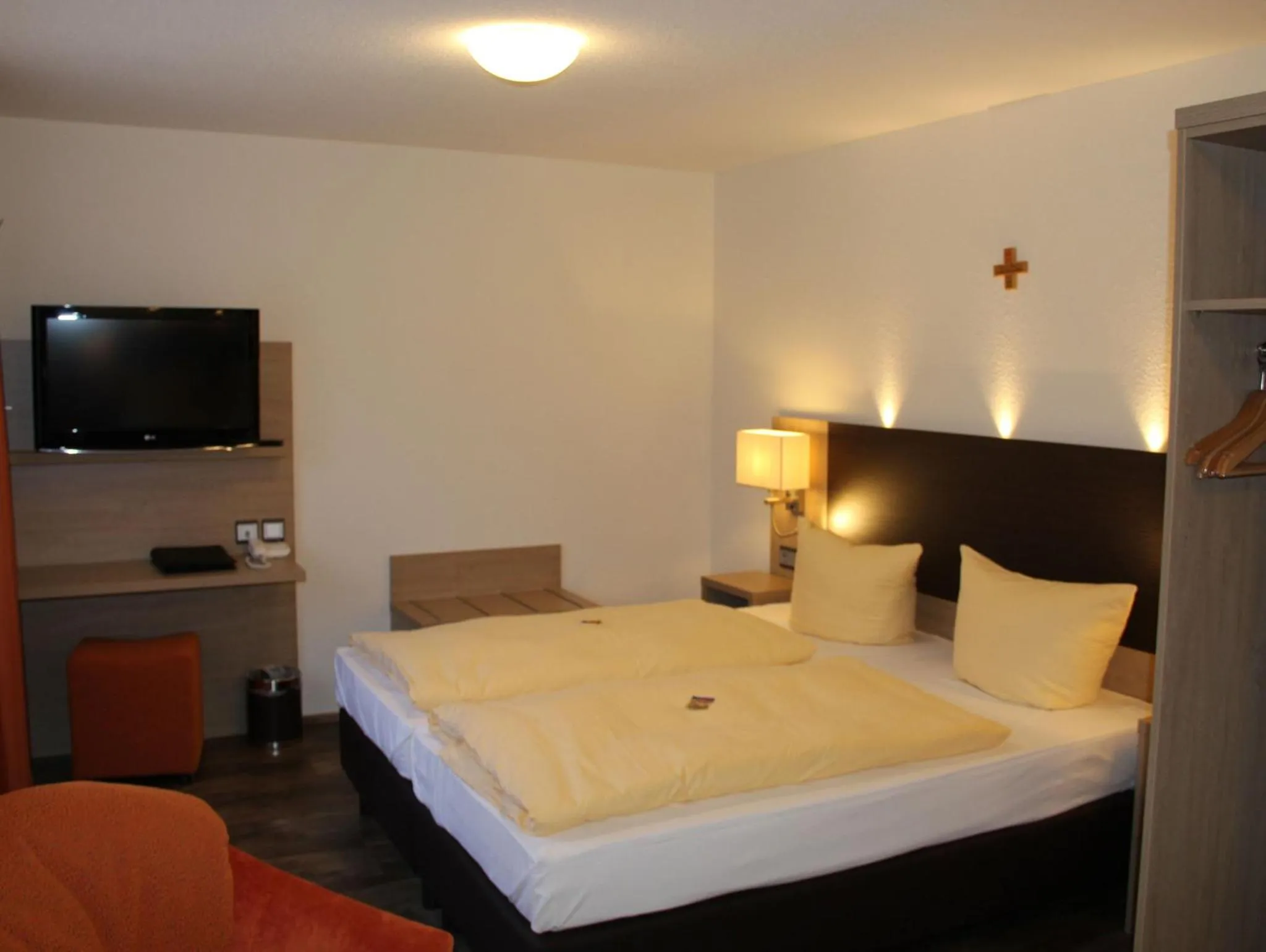 Bedroom, Bed in Hotel Engel