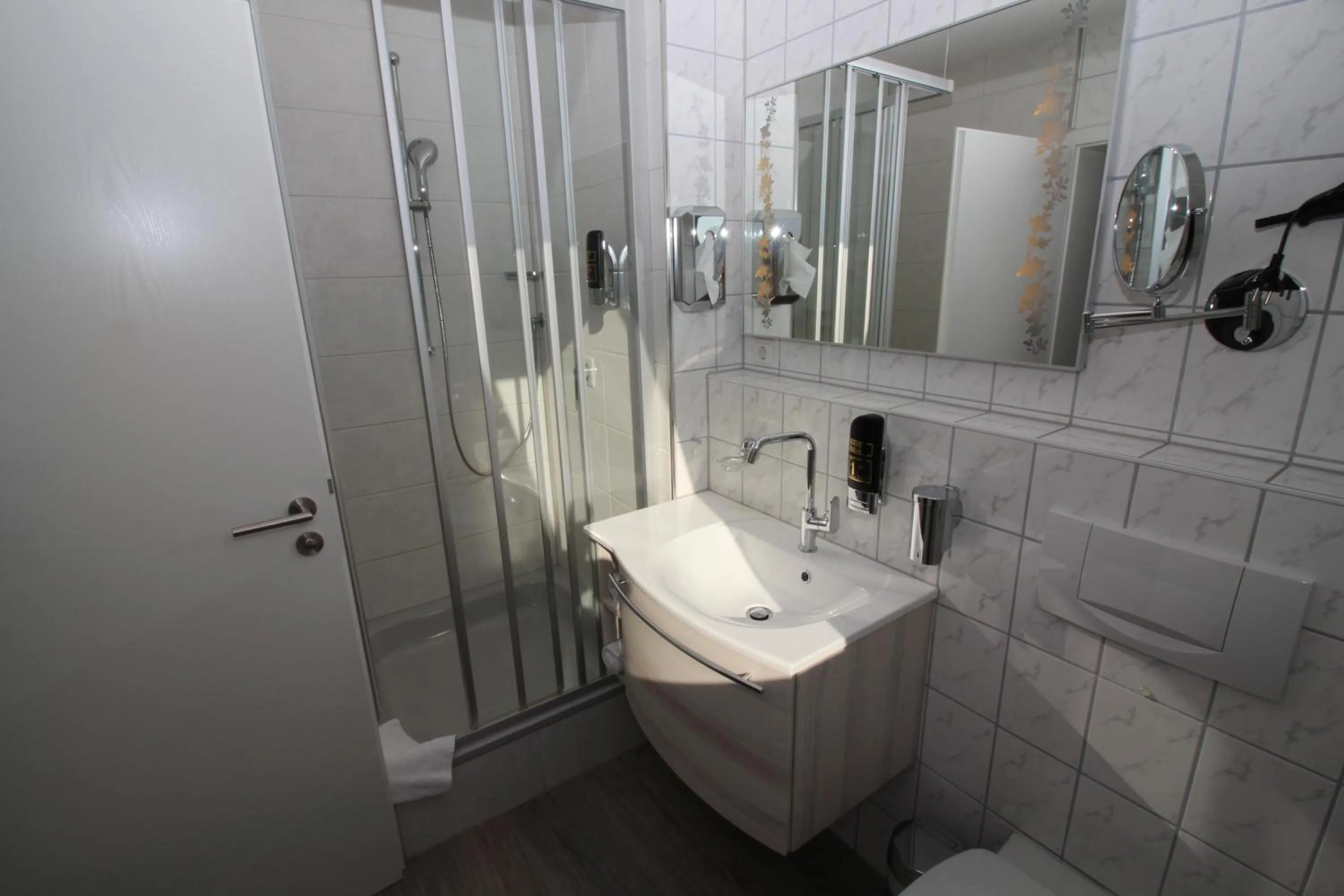 Shower in Hotel Engel