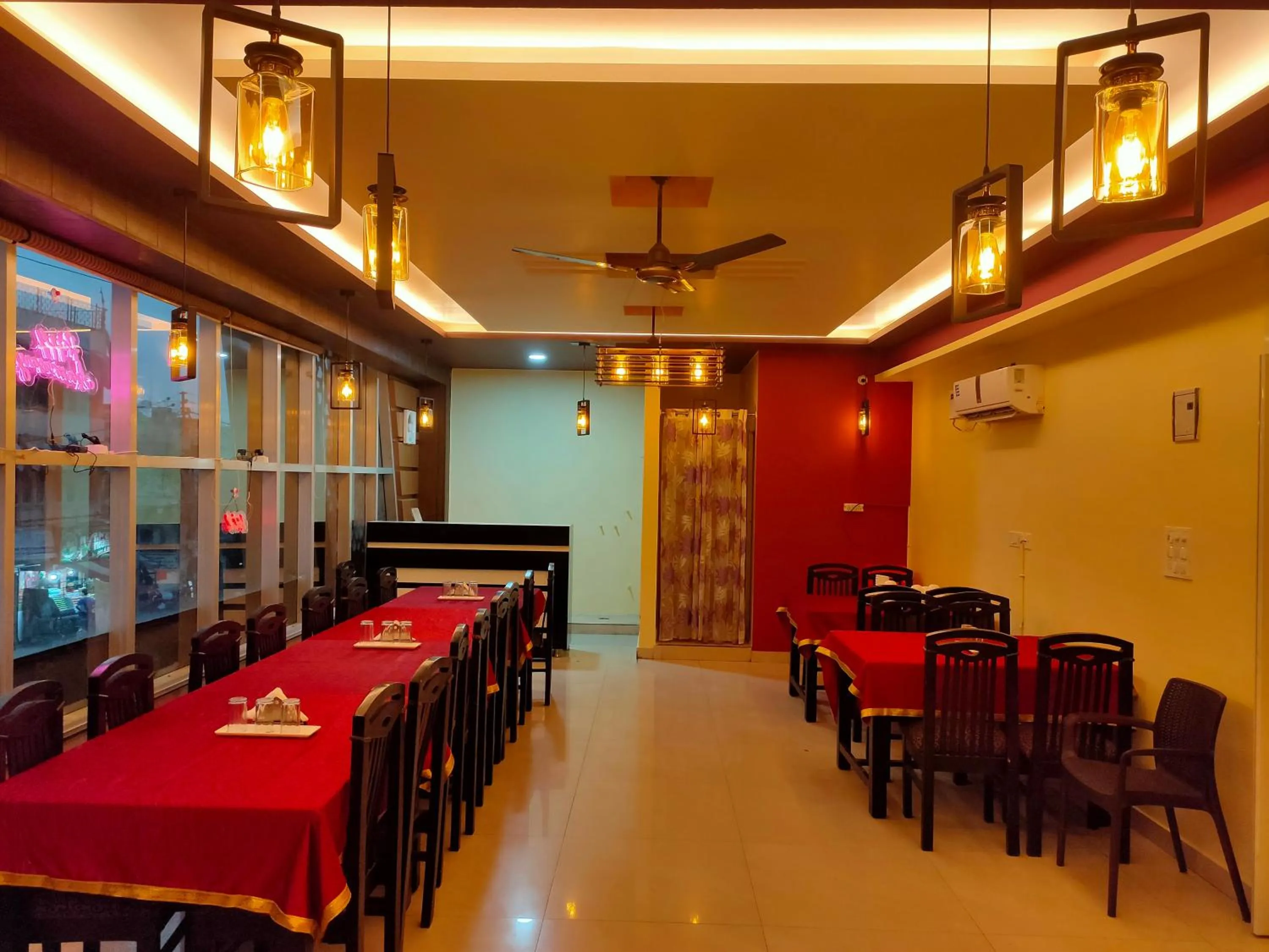 Restaurant/places to eat in Hotel Dev Bhoomi Inn