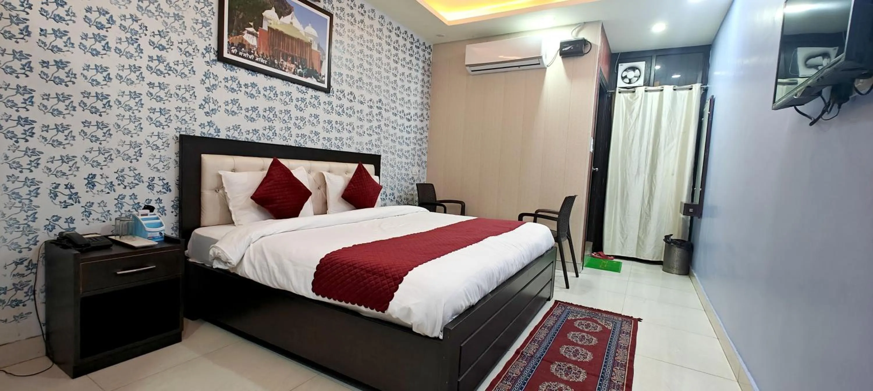 Bed in Hotel Dev Bhoomi Inn