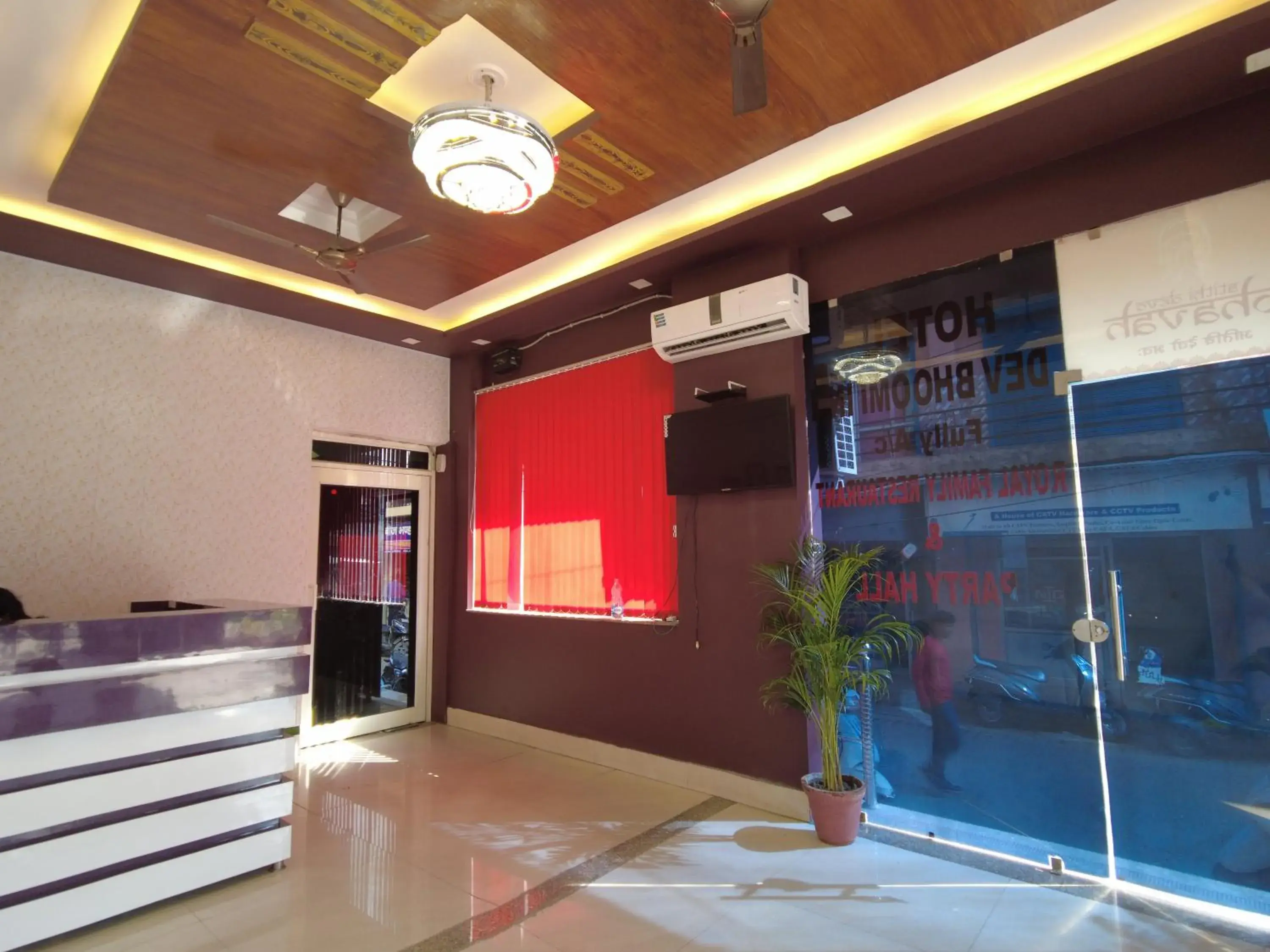 Lobby or reception, Bed in Hotel Dev Bhoomi Inn Lobby or reception, Bed in Hotel Dev Bhoomi Inn
