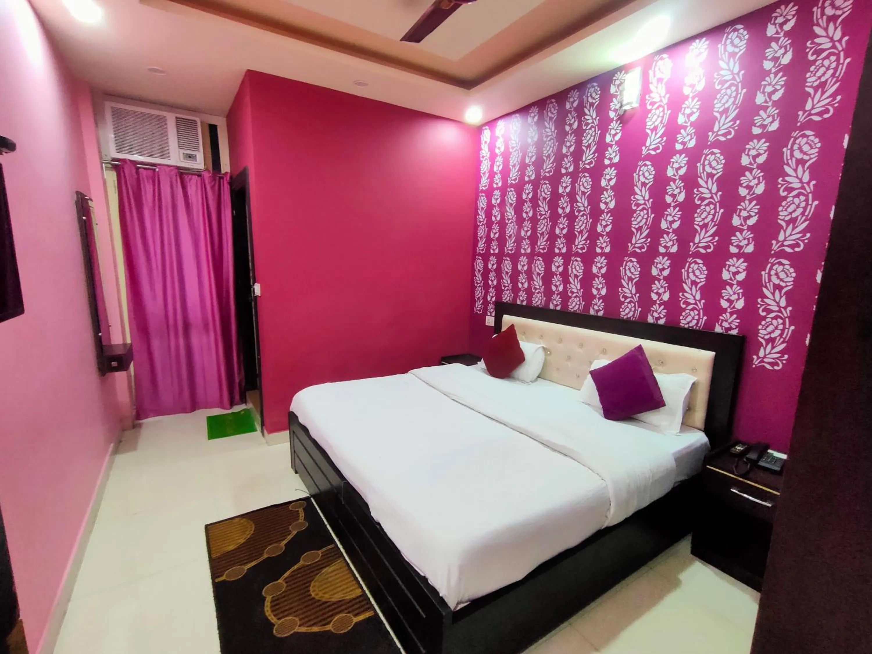 Bed in Hotel Dev Bhoomi Inn