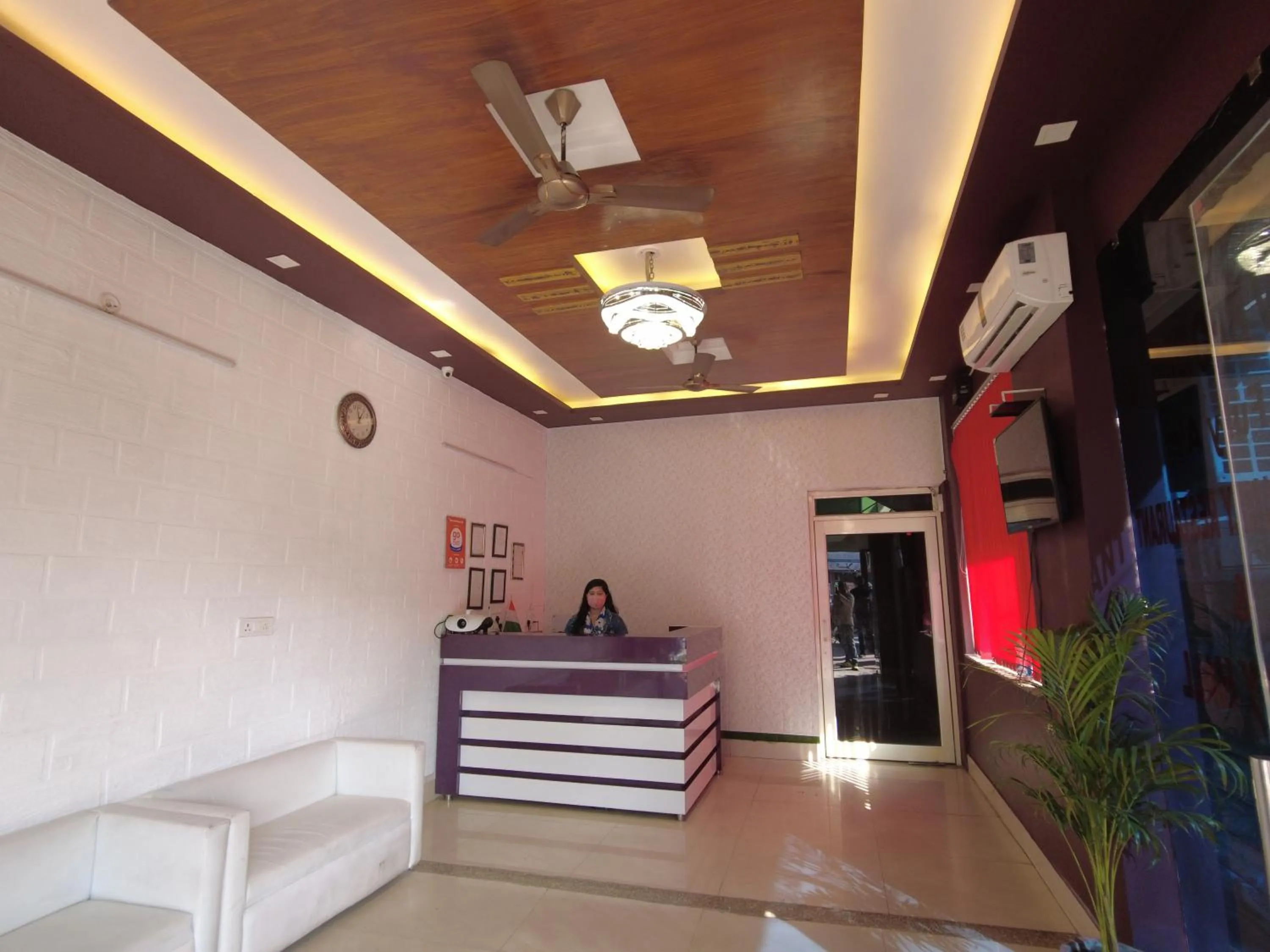 Lobby or reception in Hotel Dev Bhoomi Inn