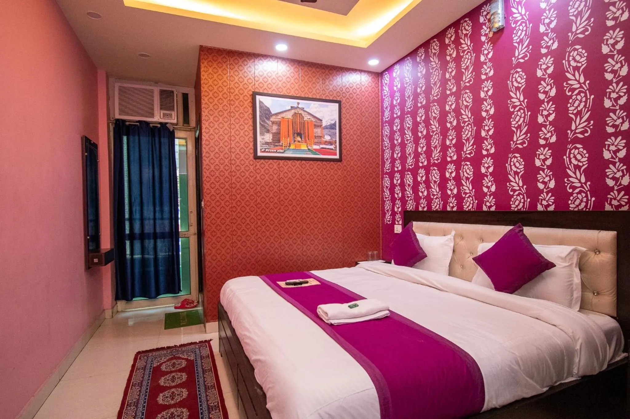 Bed in Hotel Dev Bhoomi Inn