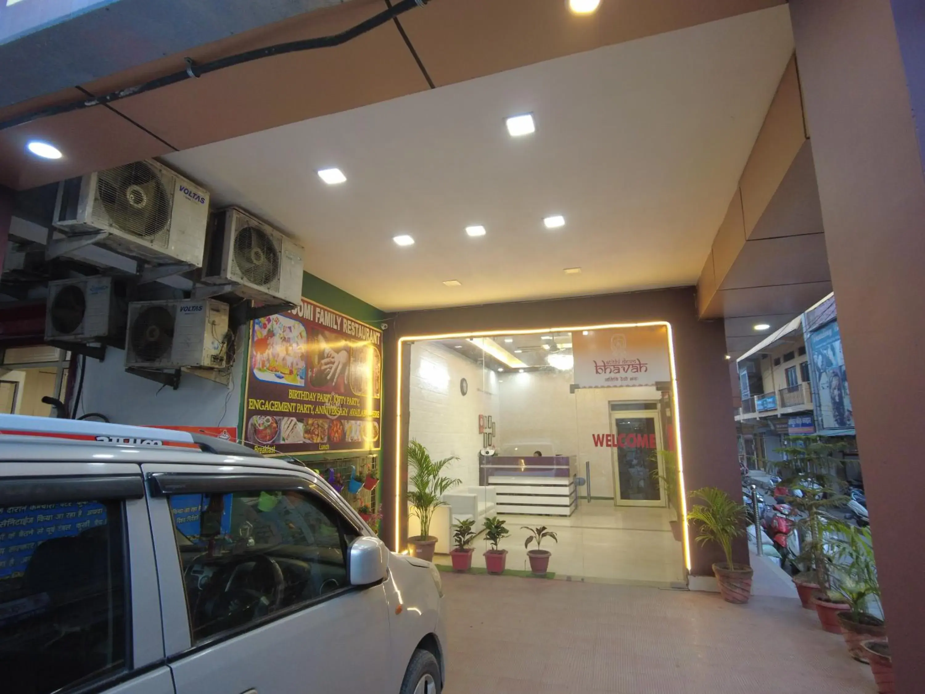 Property building in Hotel Dev Bhoomi Inn Property building in Hotel Dev Bhoomi Inn