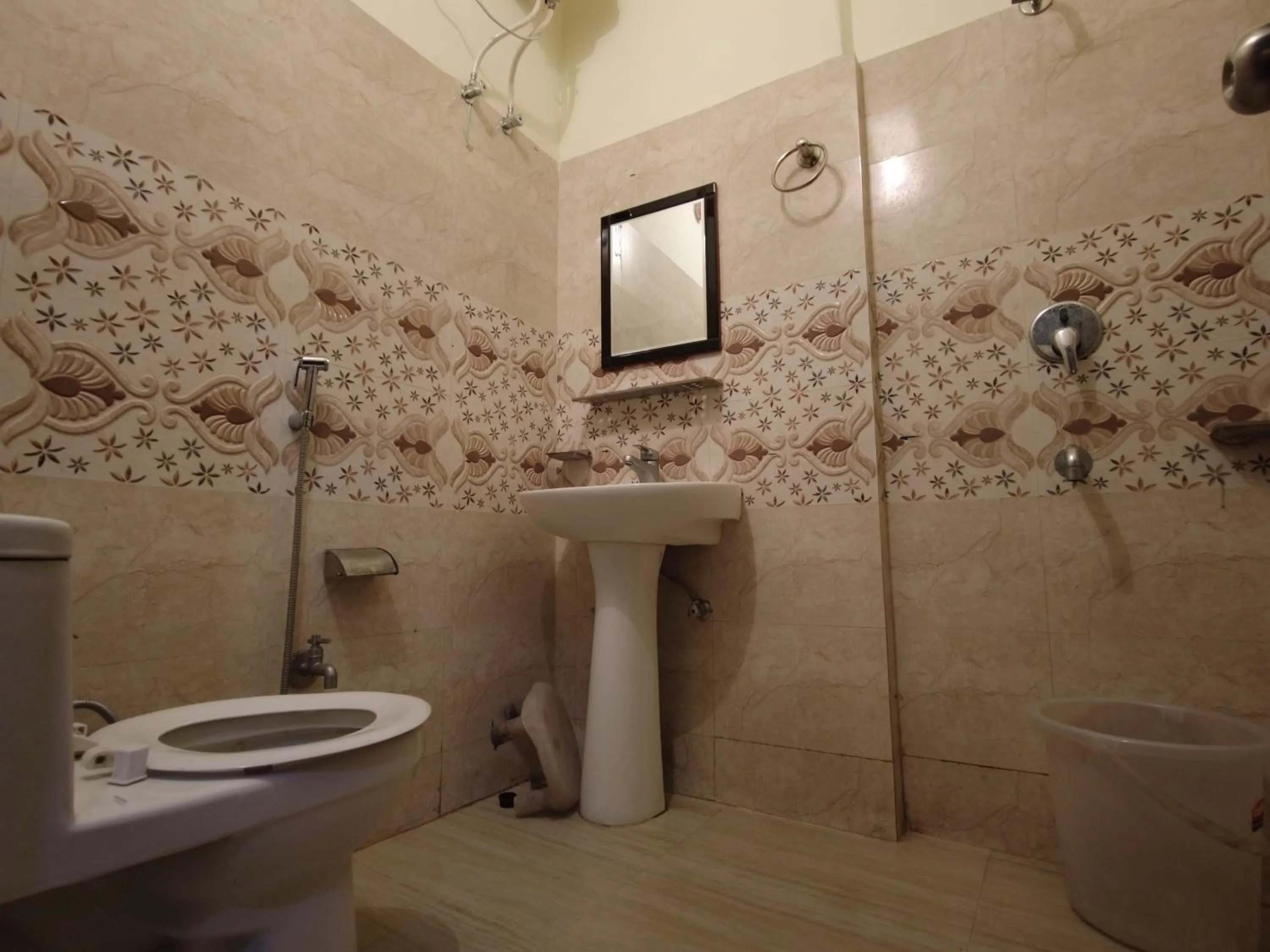 Bathroom in Hotel Dev Bhoomi Inn