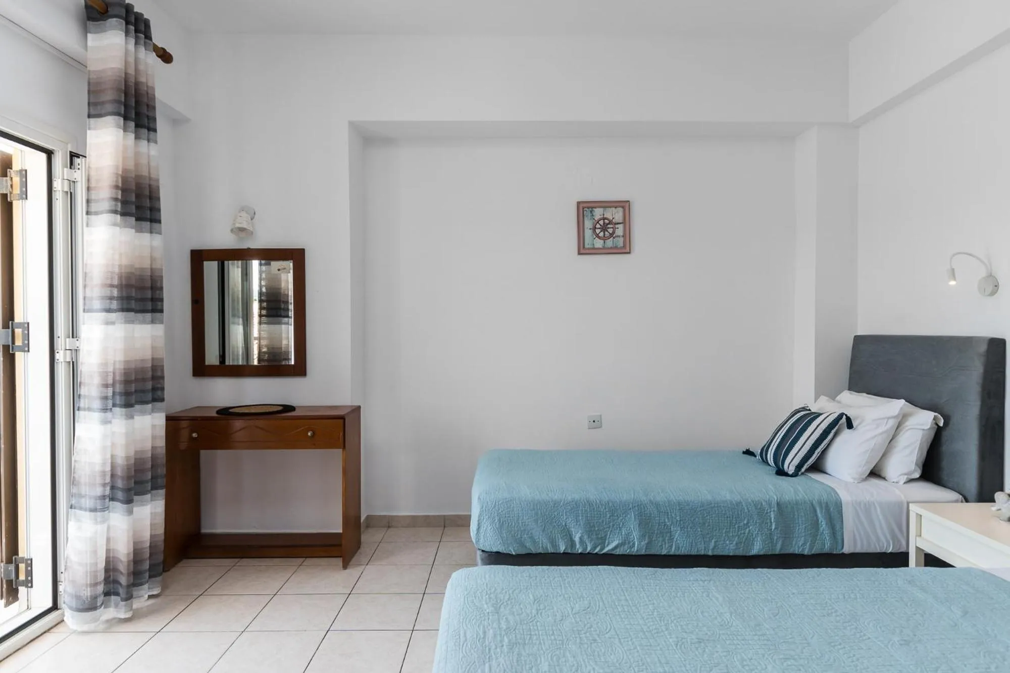 Bed in Dora Pool Studios by Konnect,150m from the Beach