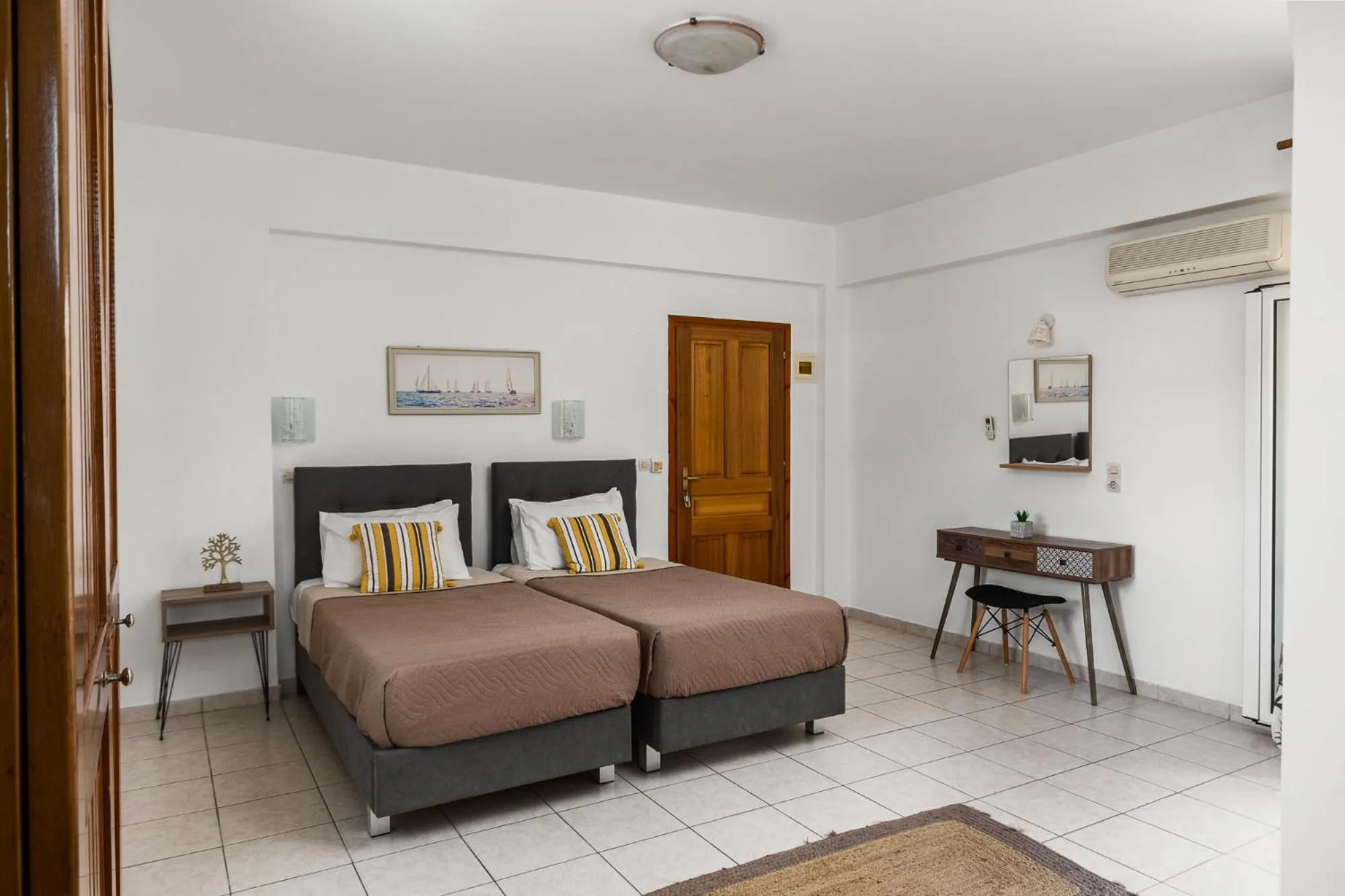 Bed in Dora Pool Studios by Konnect,150m from the Beach