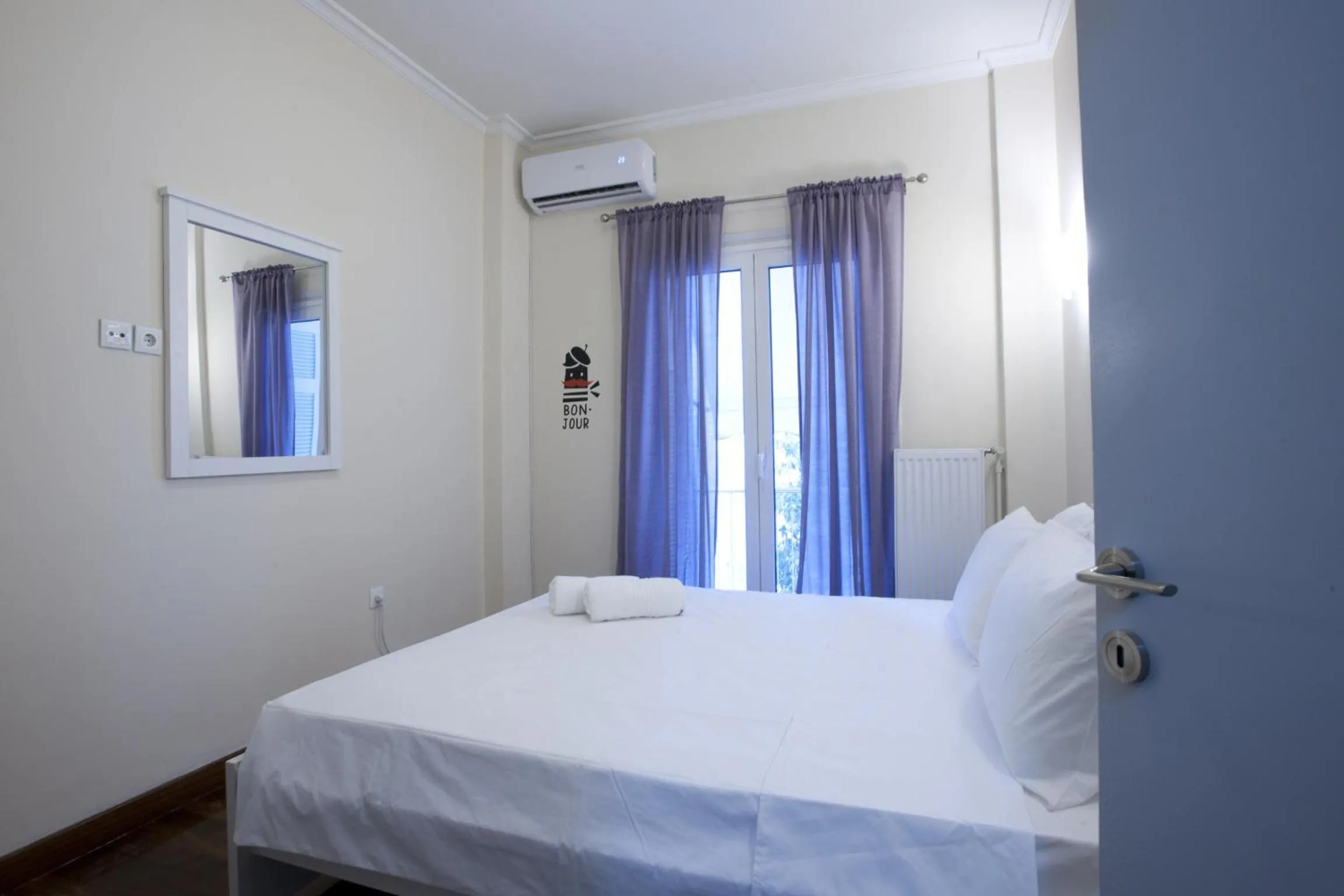 Comfortable apartment at the foot of the Odeon of Herodes Atticus