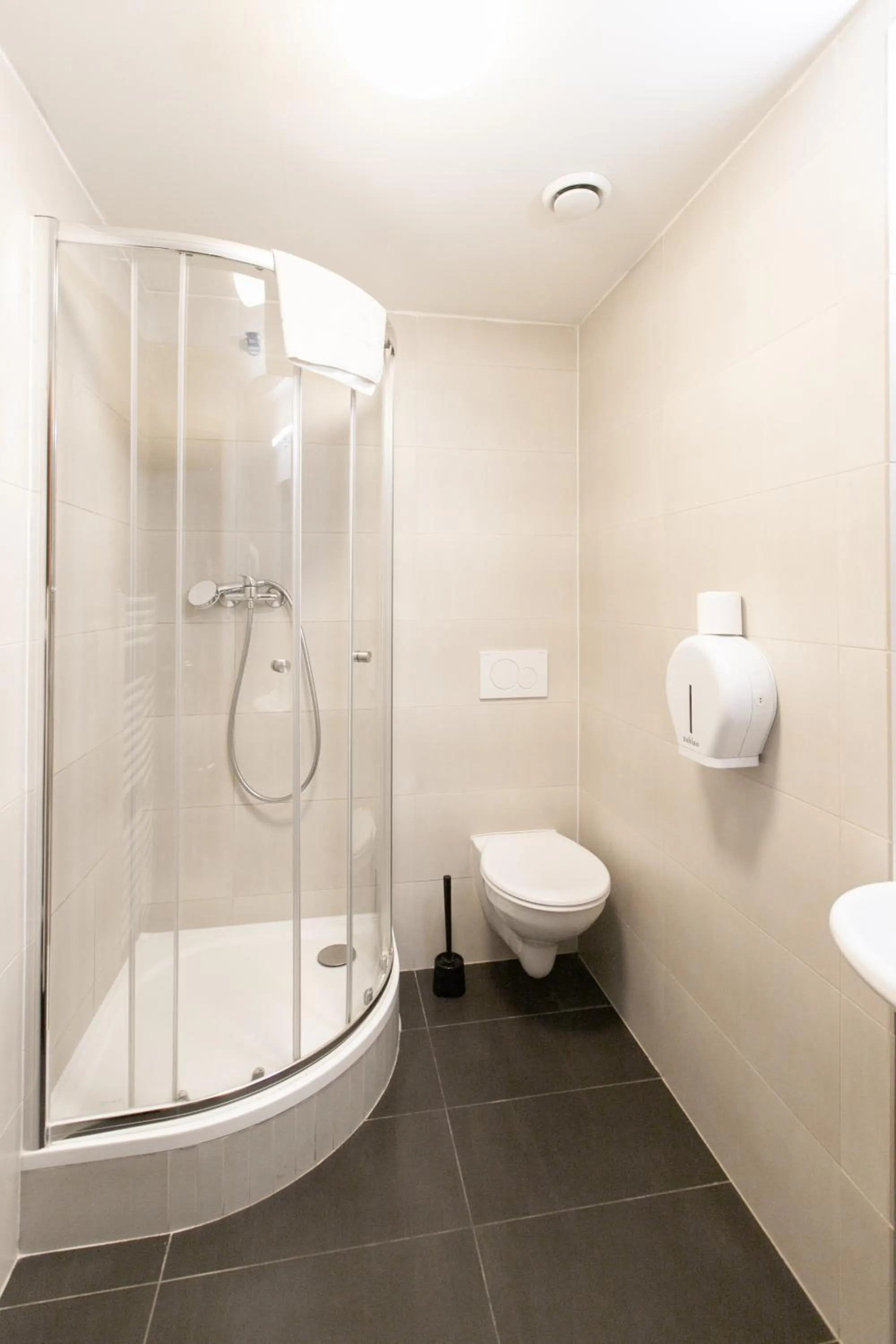 Shower in Hostel Mandarinka