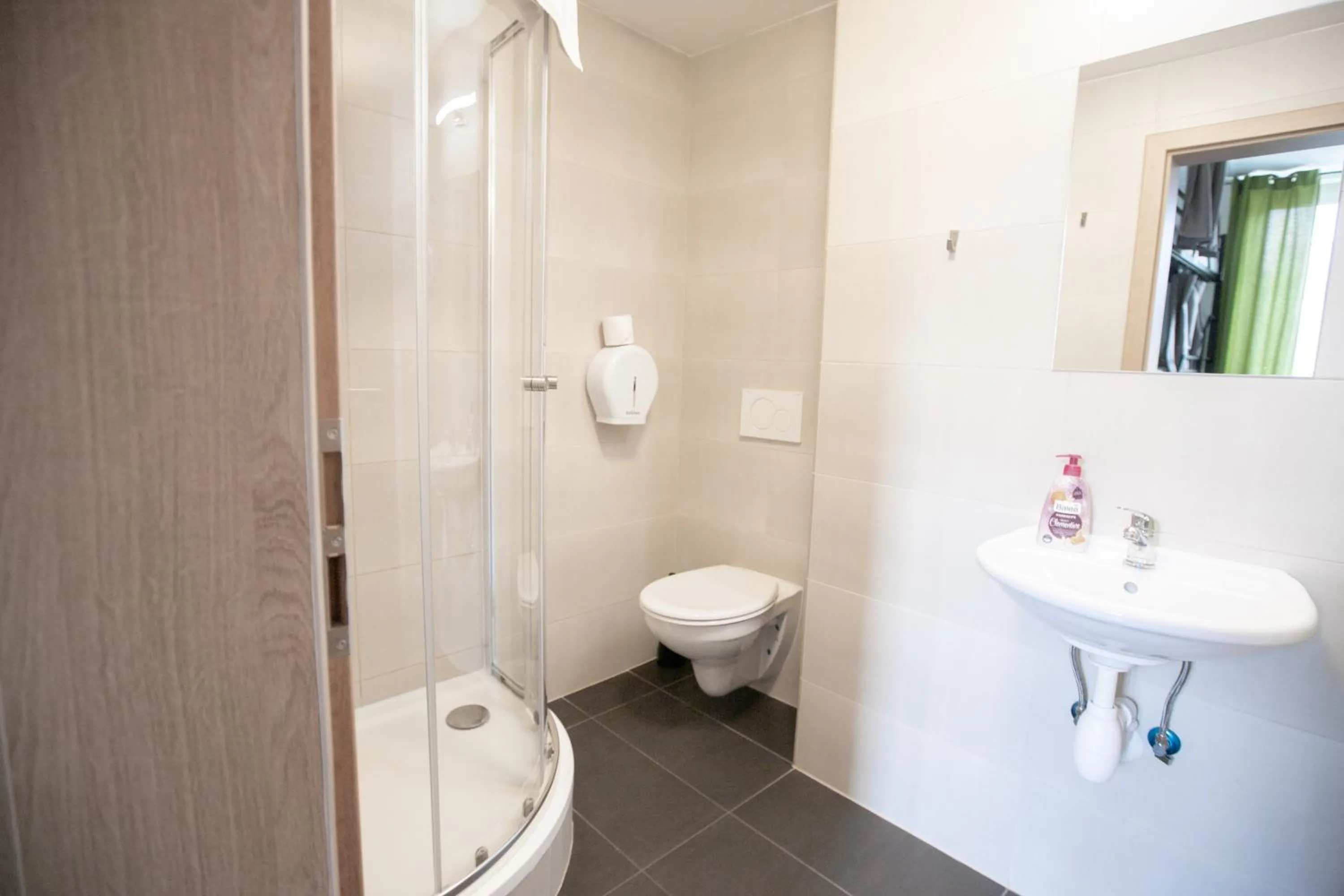 Shower in Hostel Mandarinka