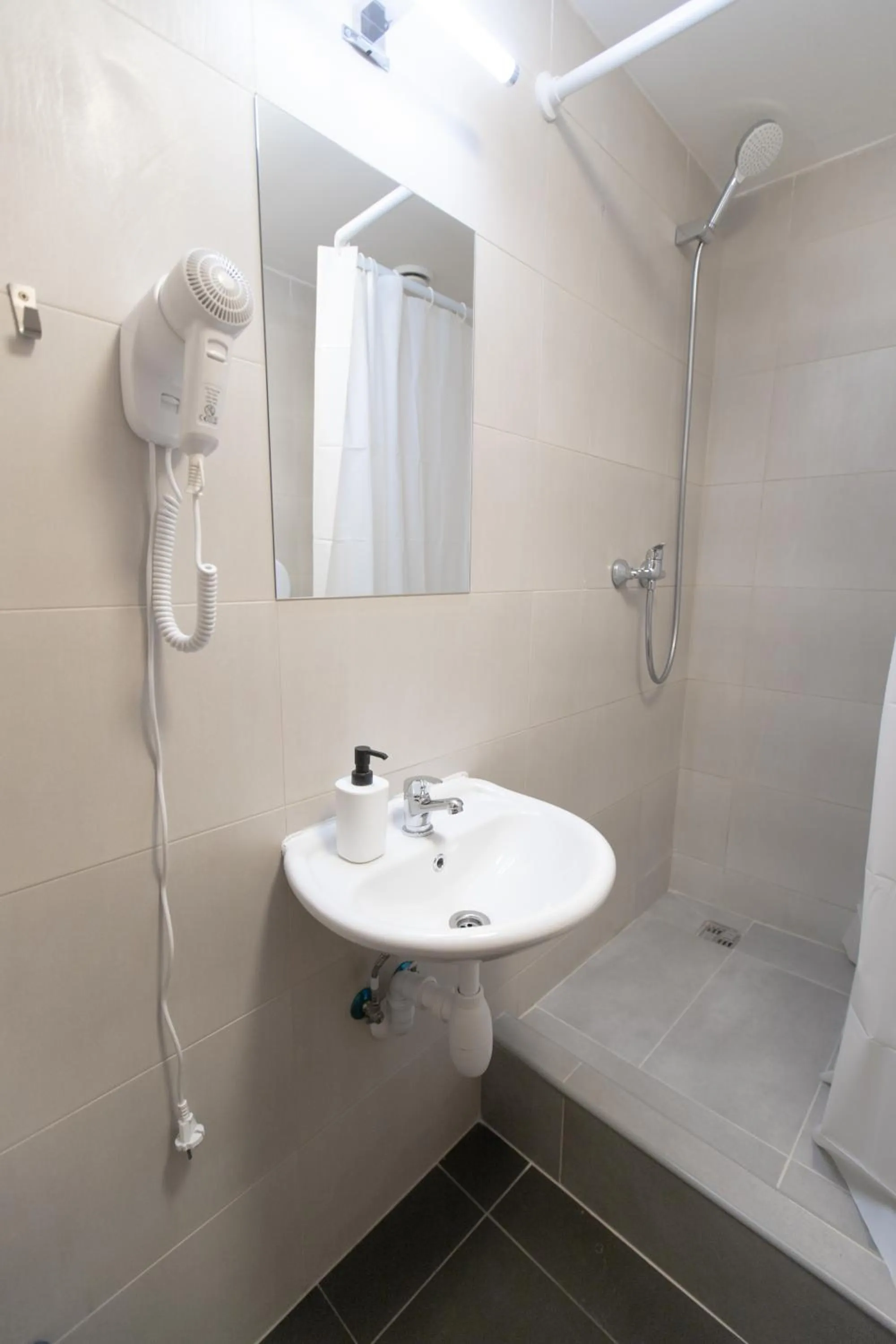 Shower in Hostel Mandarinka