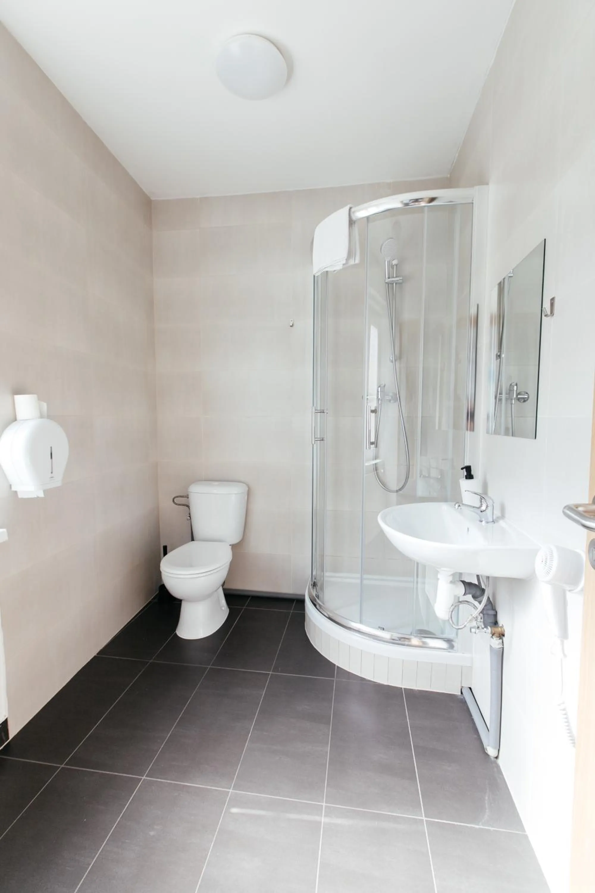 Shower in Hostel Mandarinka