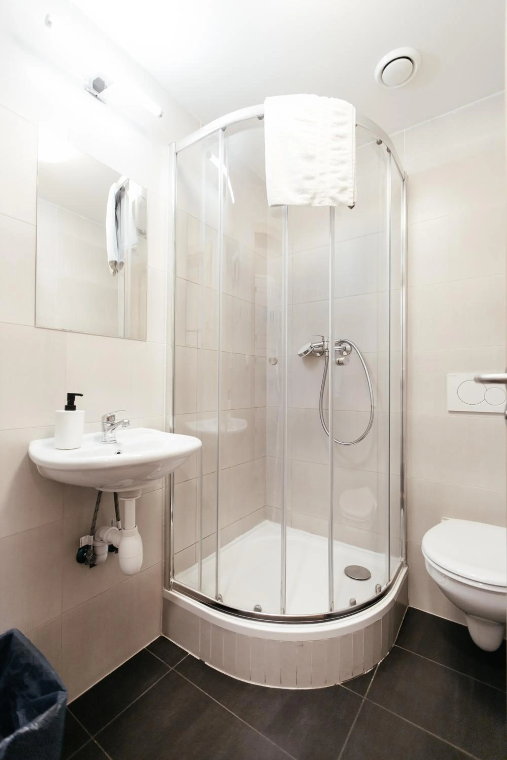 Shower in Hostel Mandarinka