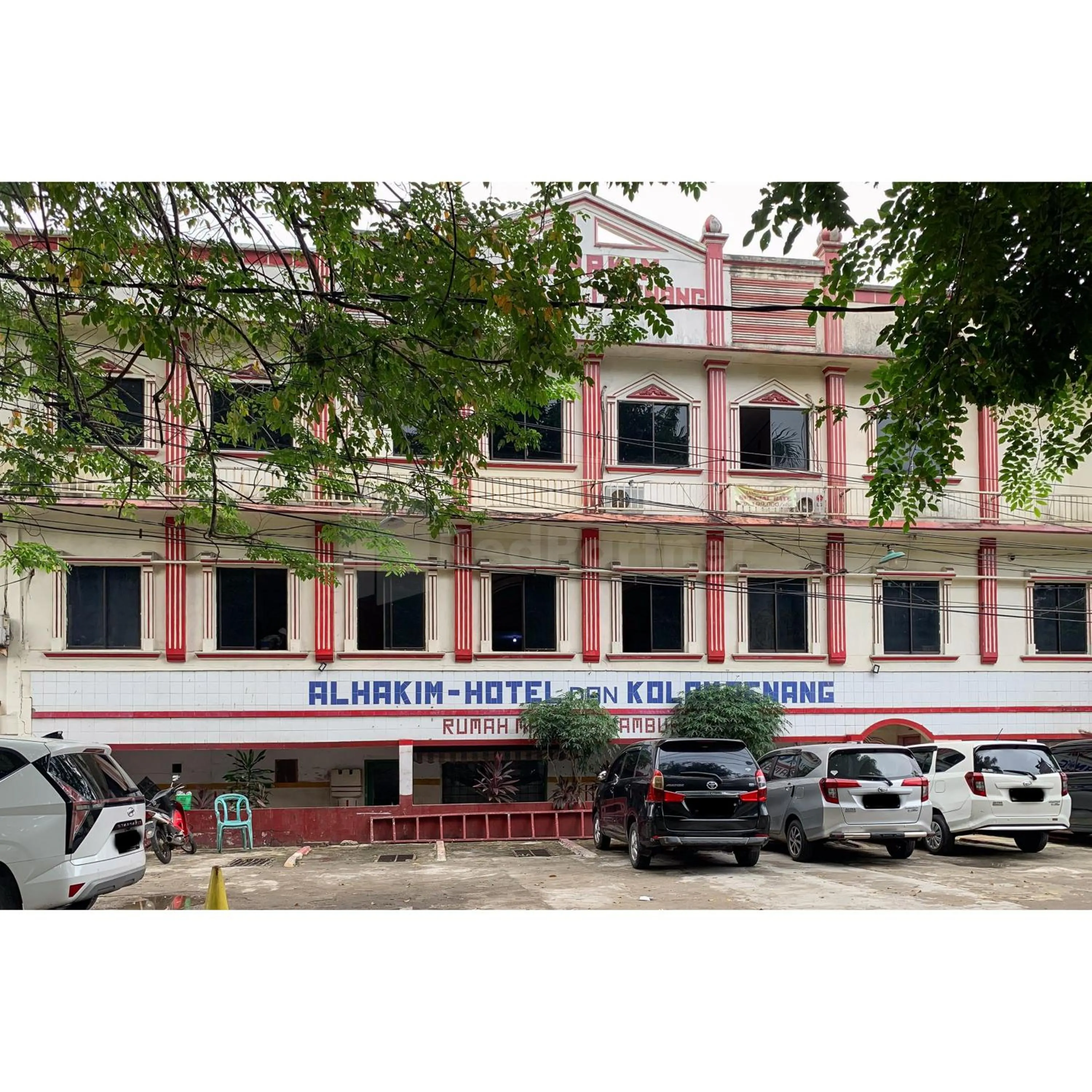 Facade/entrance in Hotel Al Hakim Syariah Redpartner