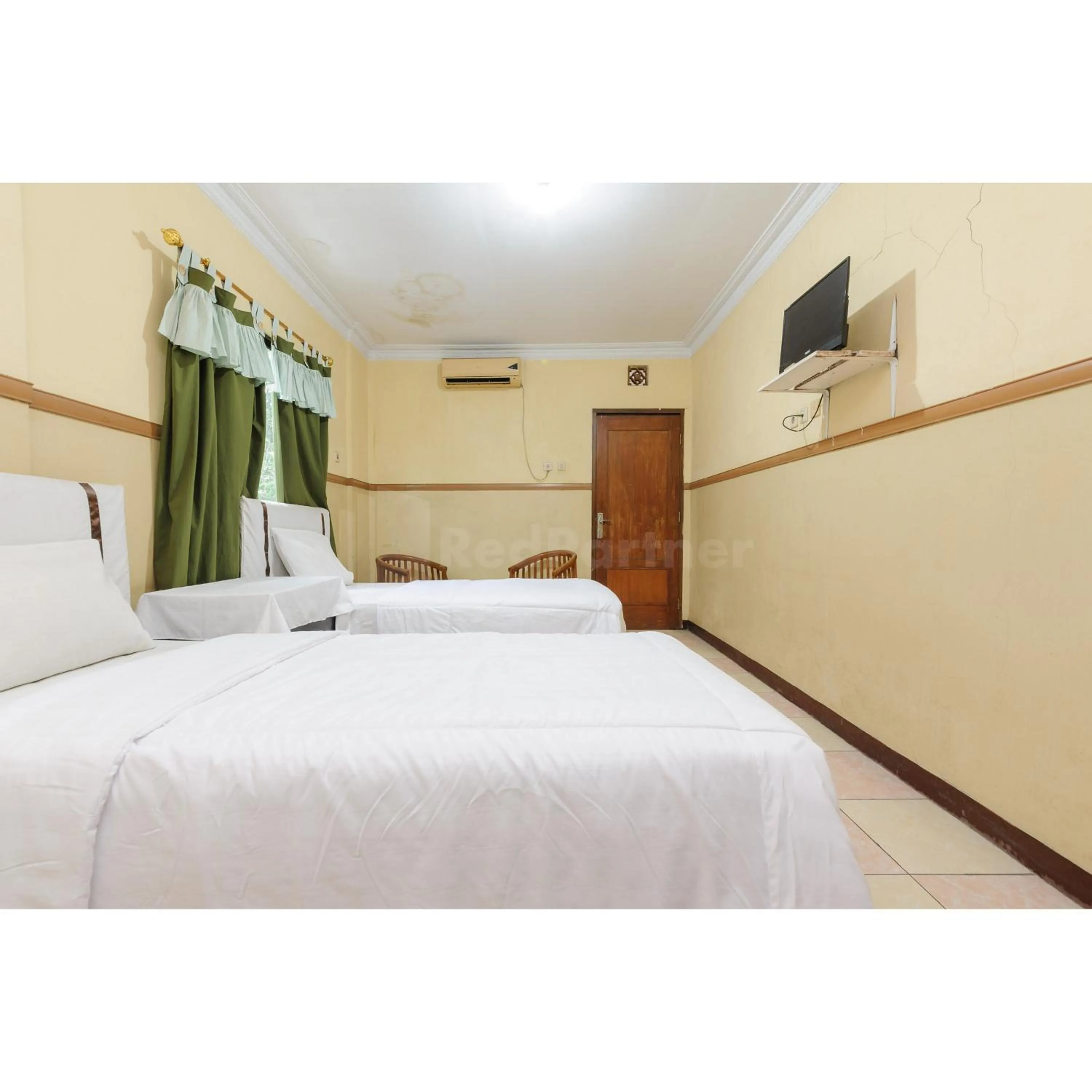 Bedroom, Bed in Hotel Al Hakim Syariah Redpartner