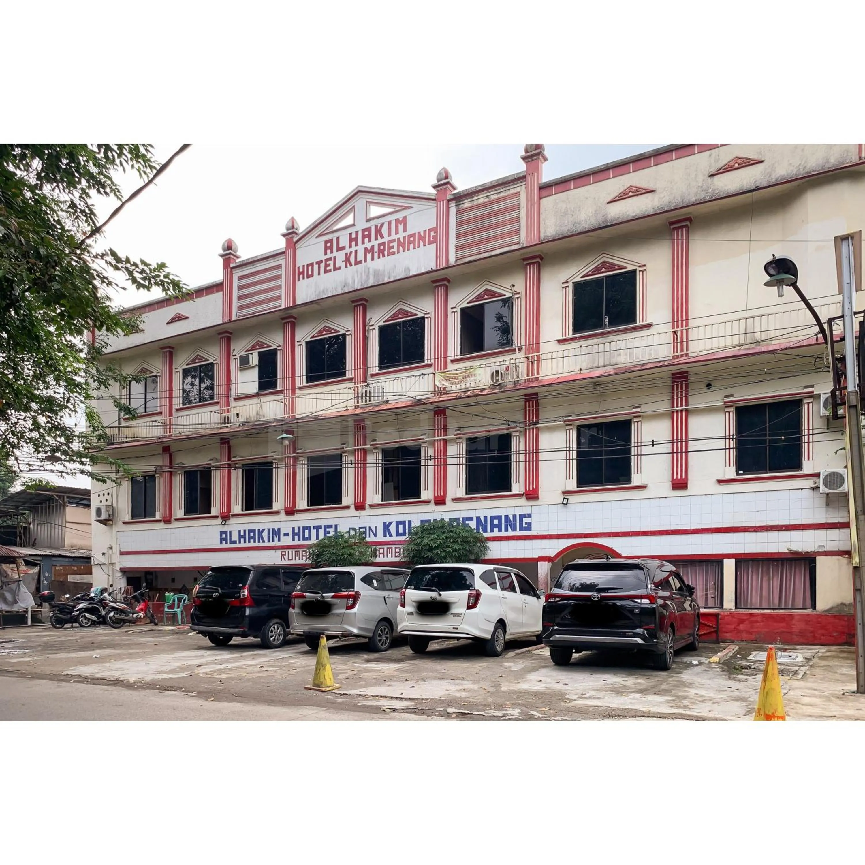 Facade/entrance in Hotel Al Hakim Syariah Redpartner