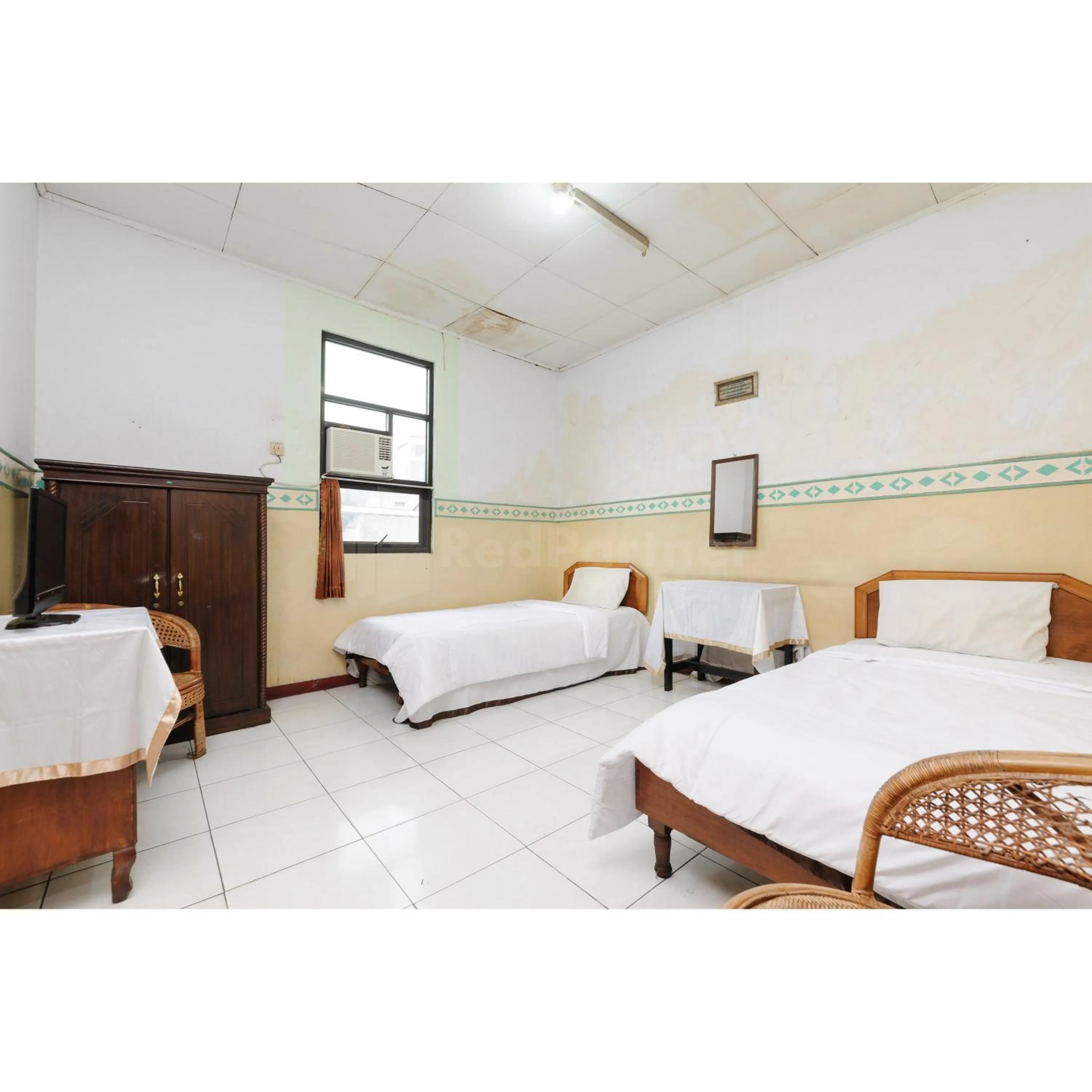Bedroom, Bed in Hotel Al Hakim Syariah Redpartner
