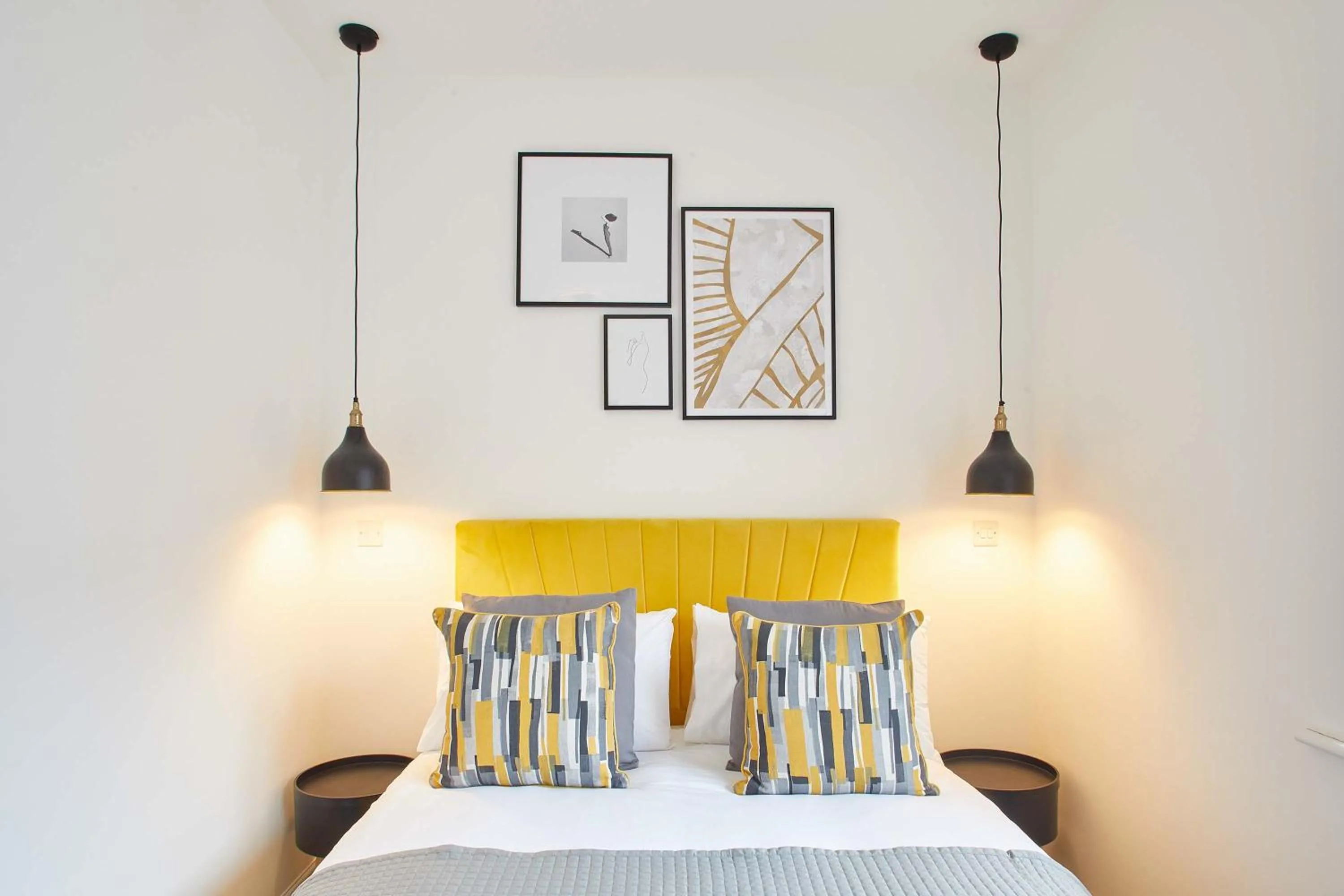 Photo of the whole room, Bed in Host & Stay - Routh Walk