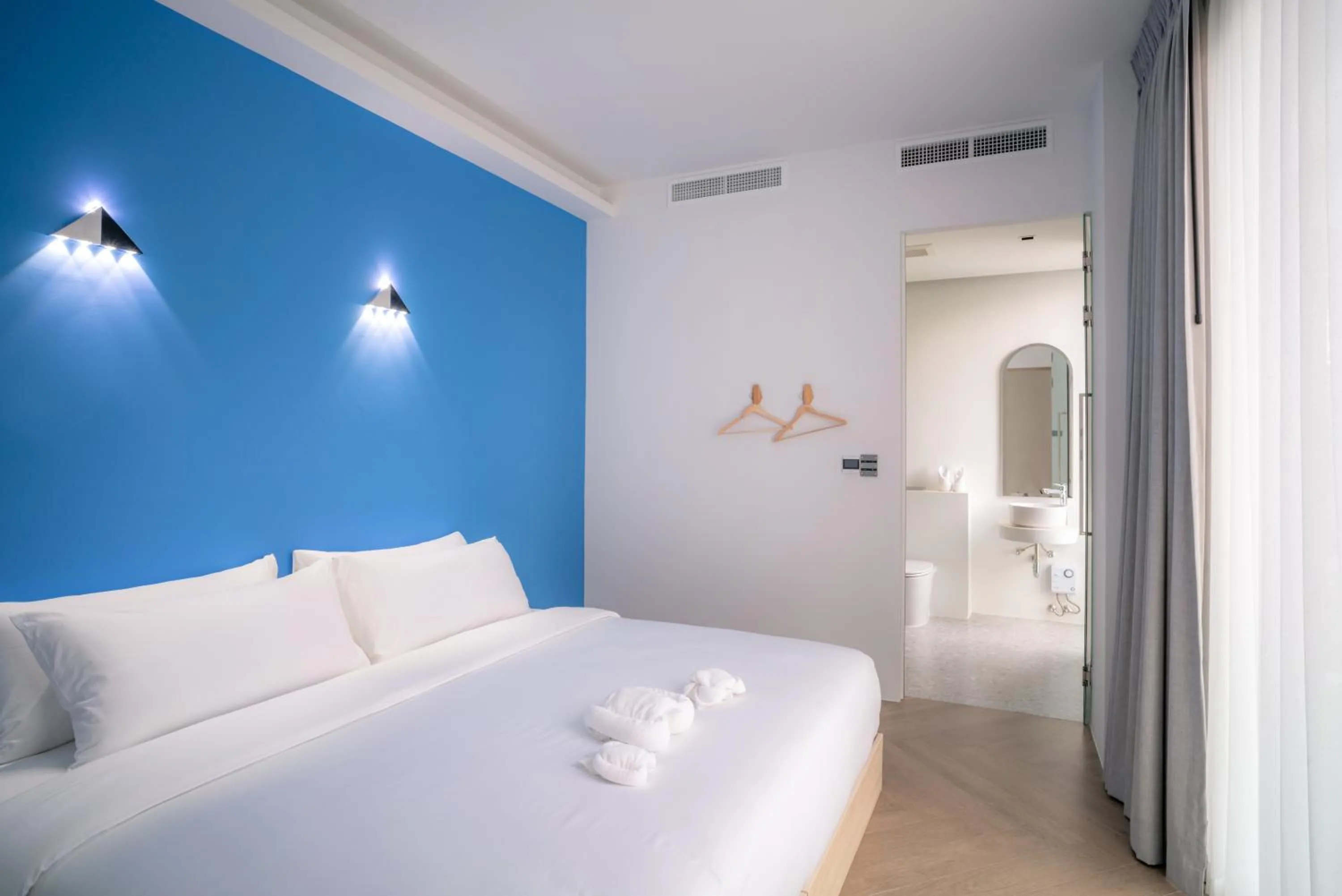Photo of the whole room, Bed in Chomdao Maikhao