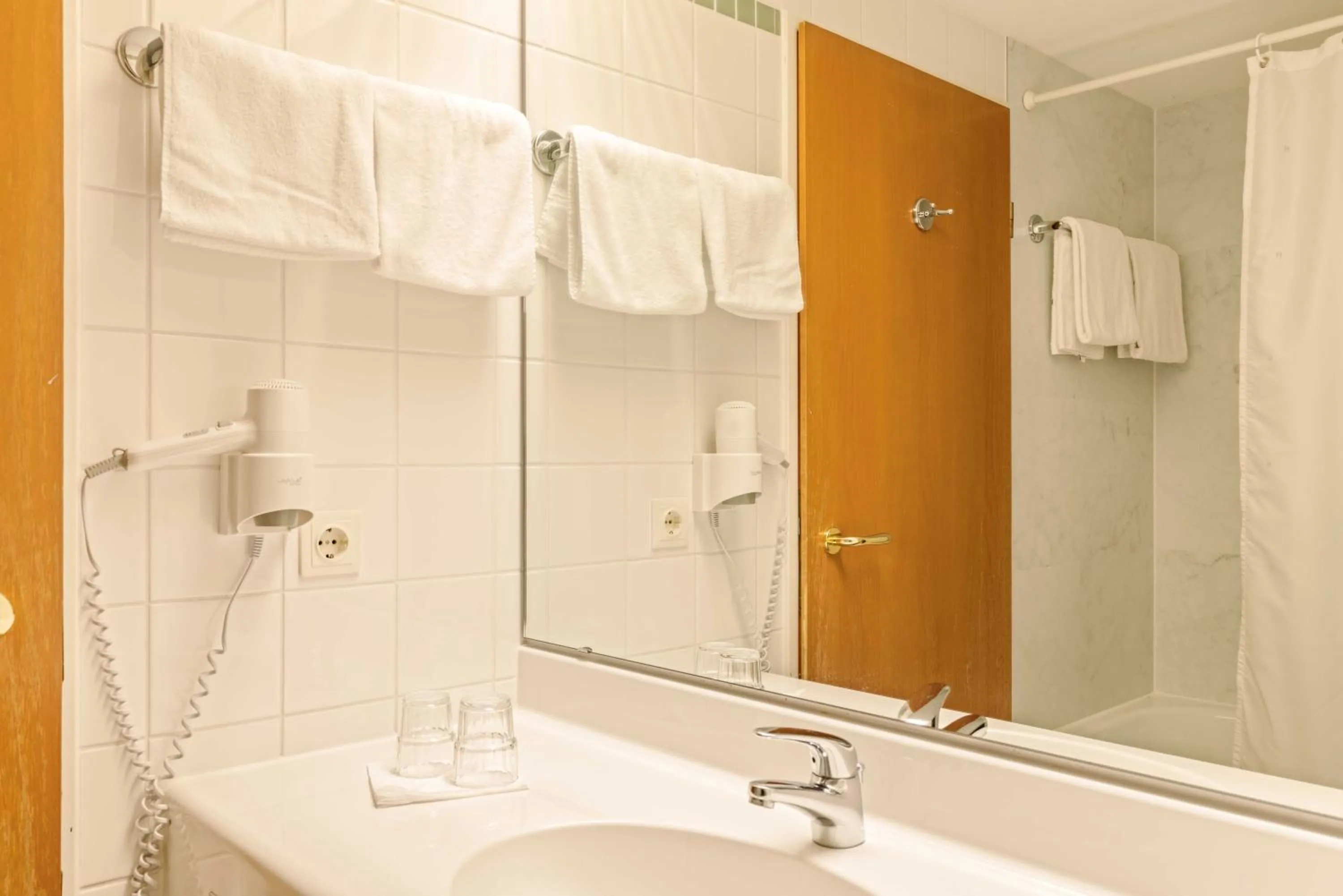 Double Room with Extra Bed - single occupancy in Highway Hotel