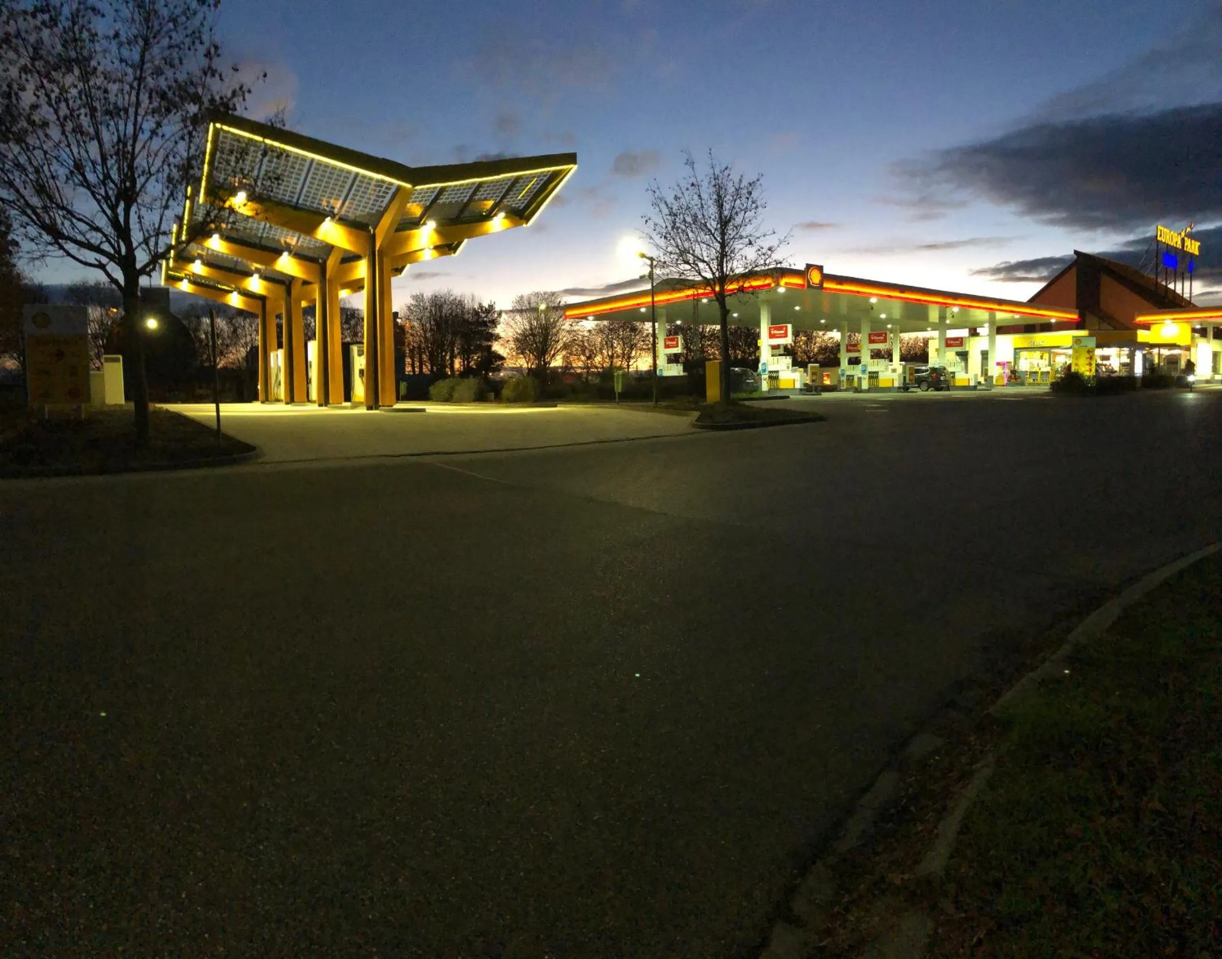 Neighbourhood in Highway Hotel