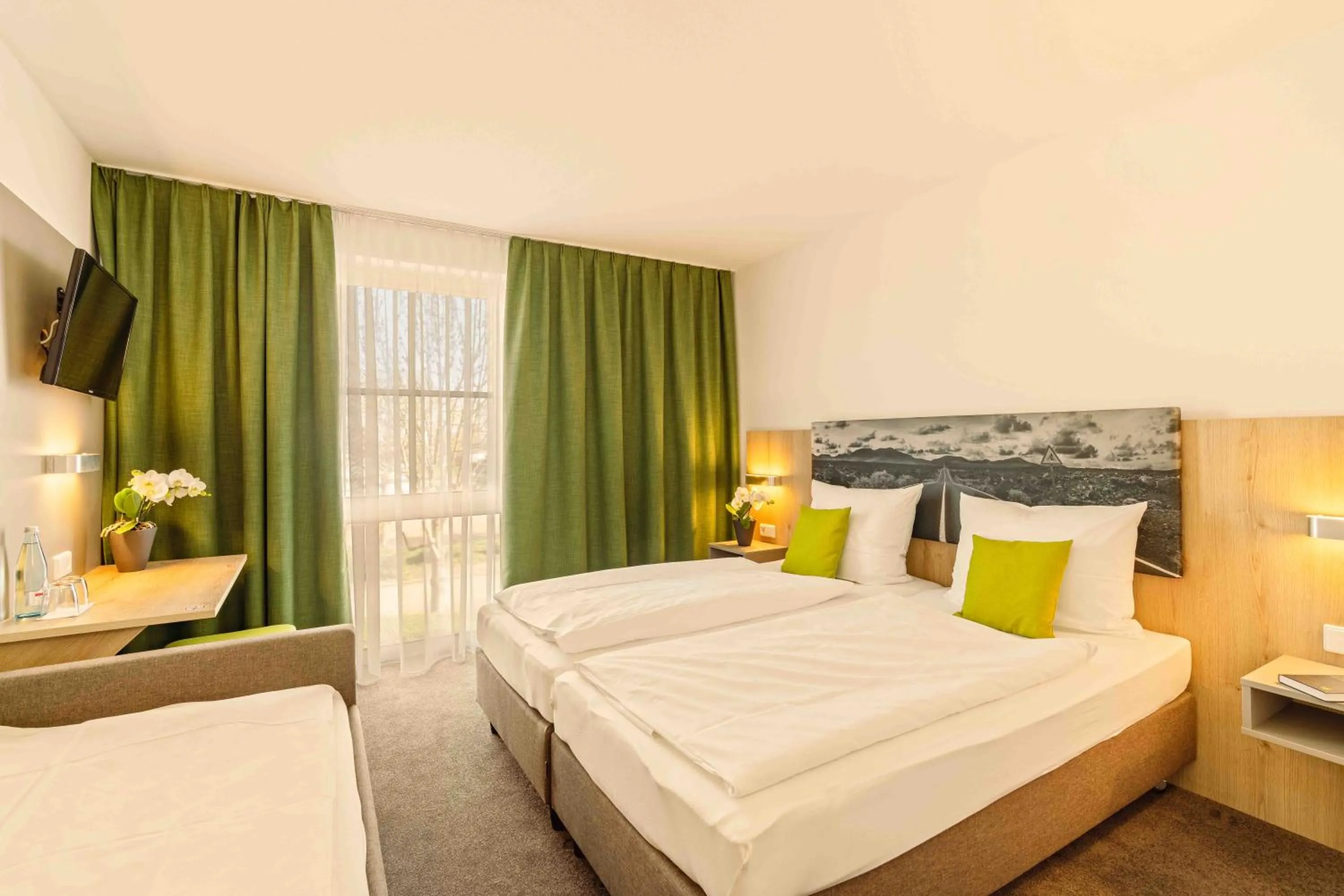 Photo of the whole room, Bed in Highway Hotel