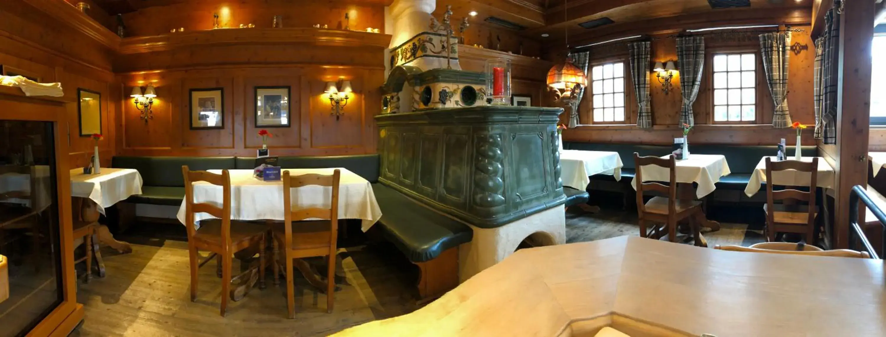 Restaurant/places to eat in Highway Hotel Restaurant/places to eat in Highway Hotel