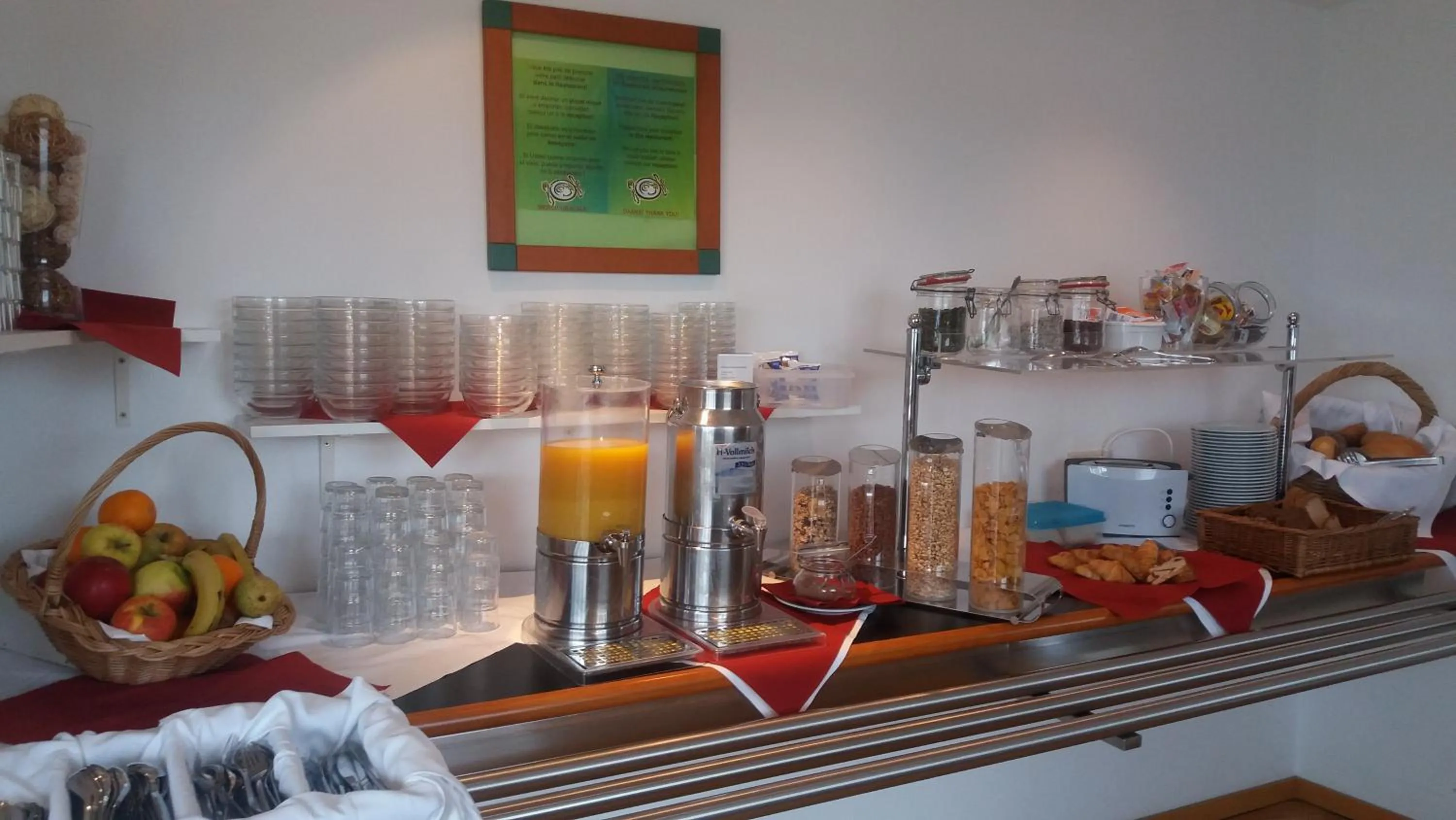 Coffee/tea facilities in Highway Hotel